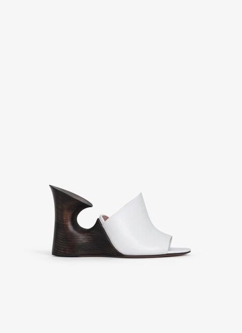 La Sculpture mules in calfskin & wood - maison-alaia.com