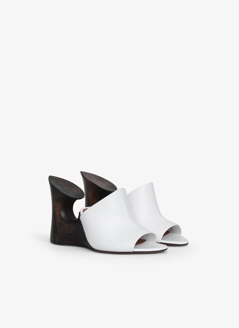 La Sculpture mules in calfskin & wood - maison-alaia.com