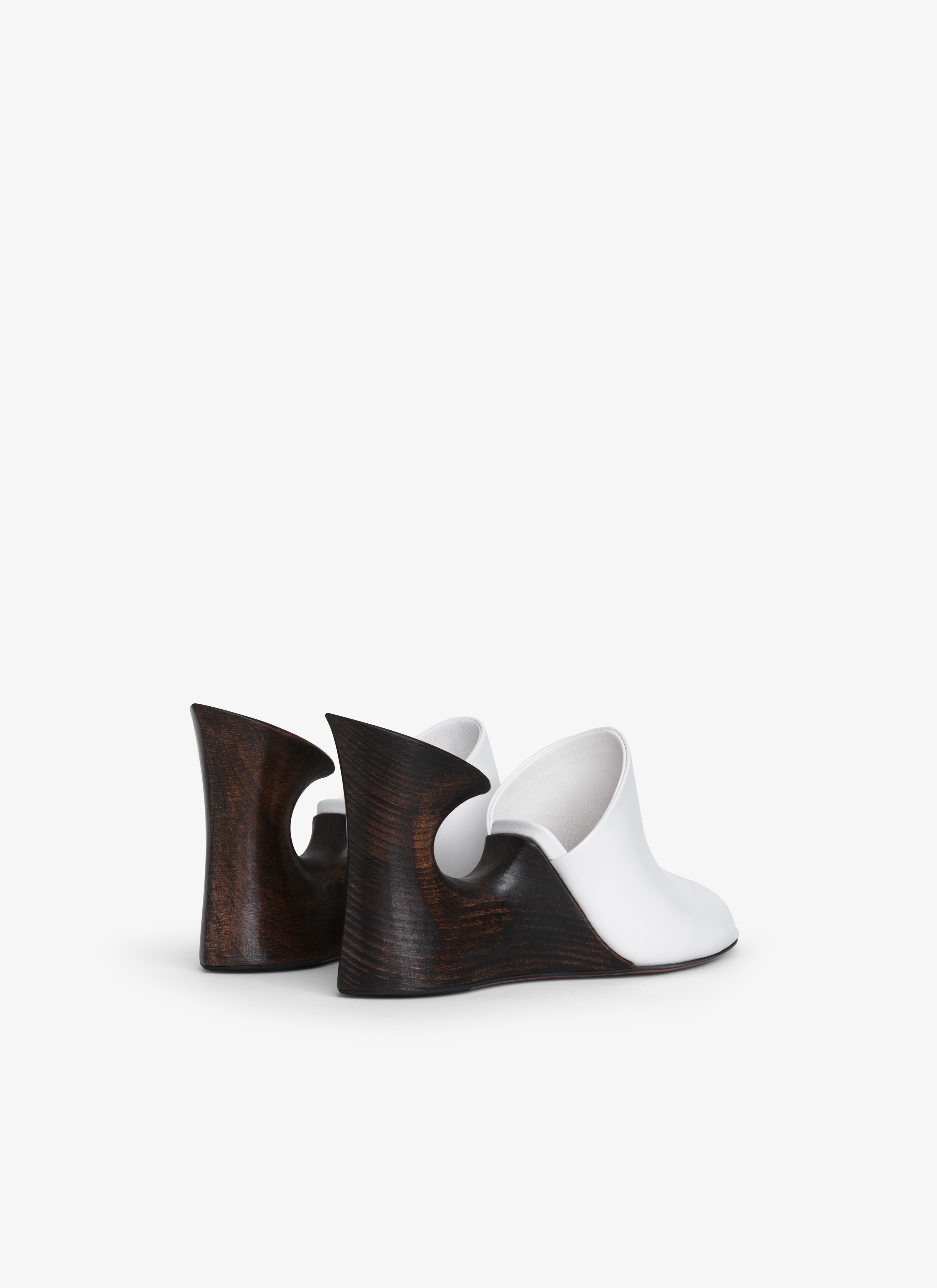 ALAÏA OFF-WHITE LA SCULPTURE MULES IN CALFSKIN & WOOD