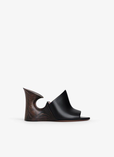 La Sculpture mules in calfskin & wood - maison-alaia.com