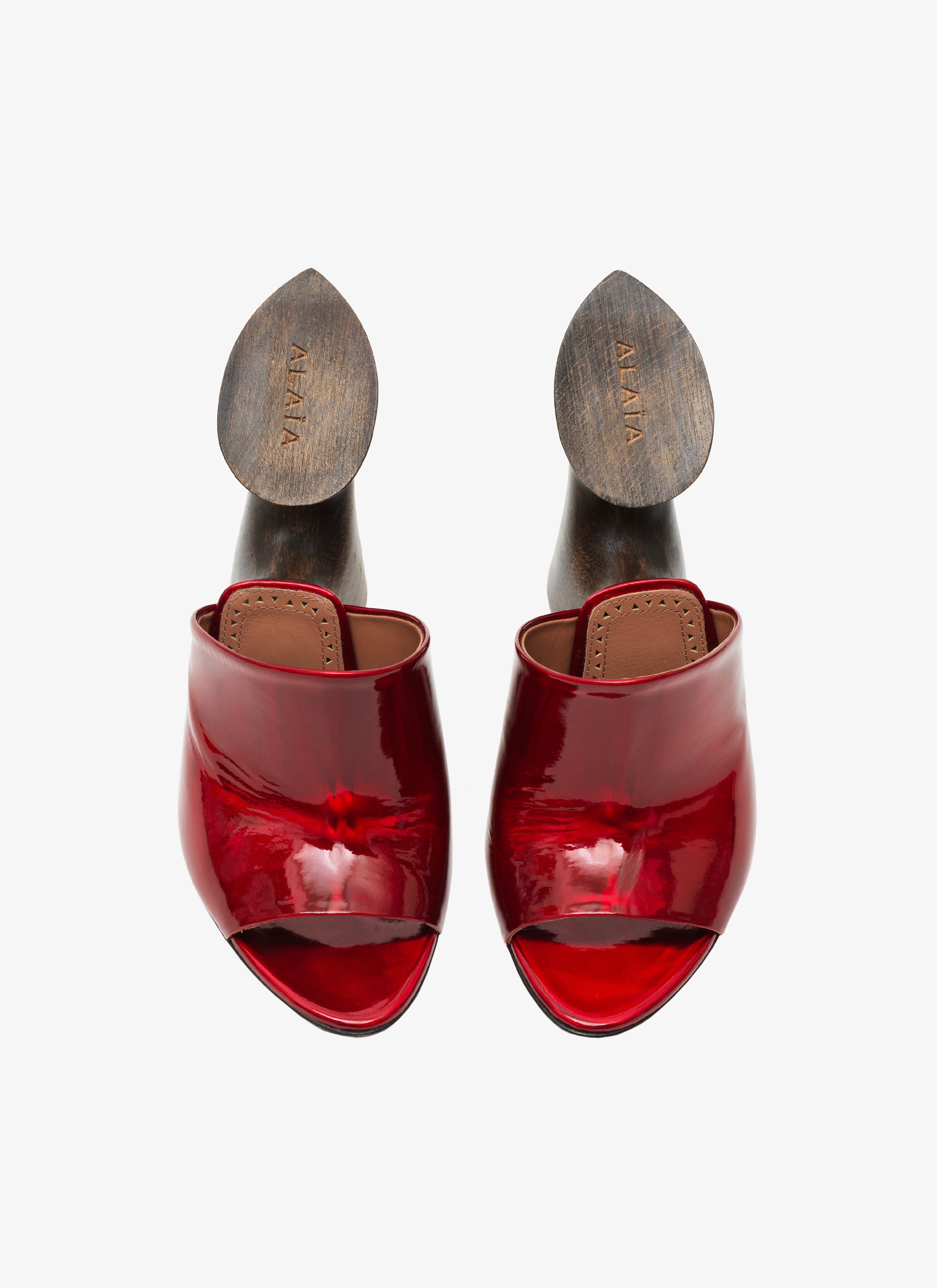 ALAÏA REFLEX RED WOODEN HEEL SCULPTURE