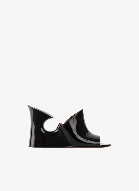 La Sculpture mules in calfskin & wood - maison-alaia.com
