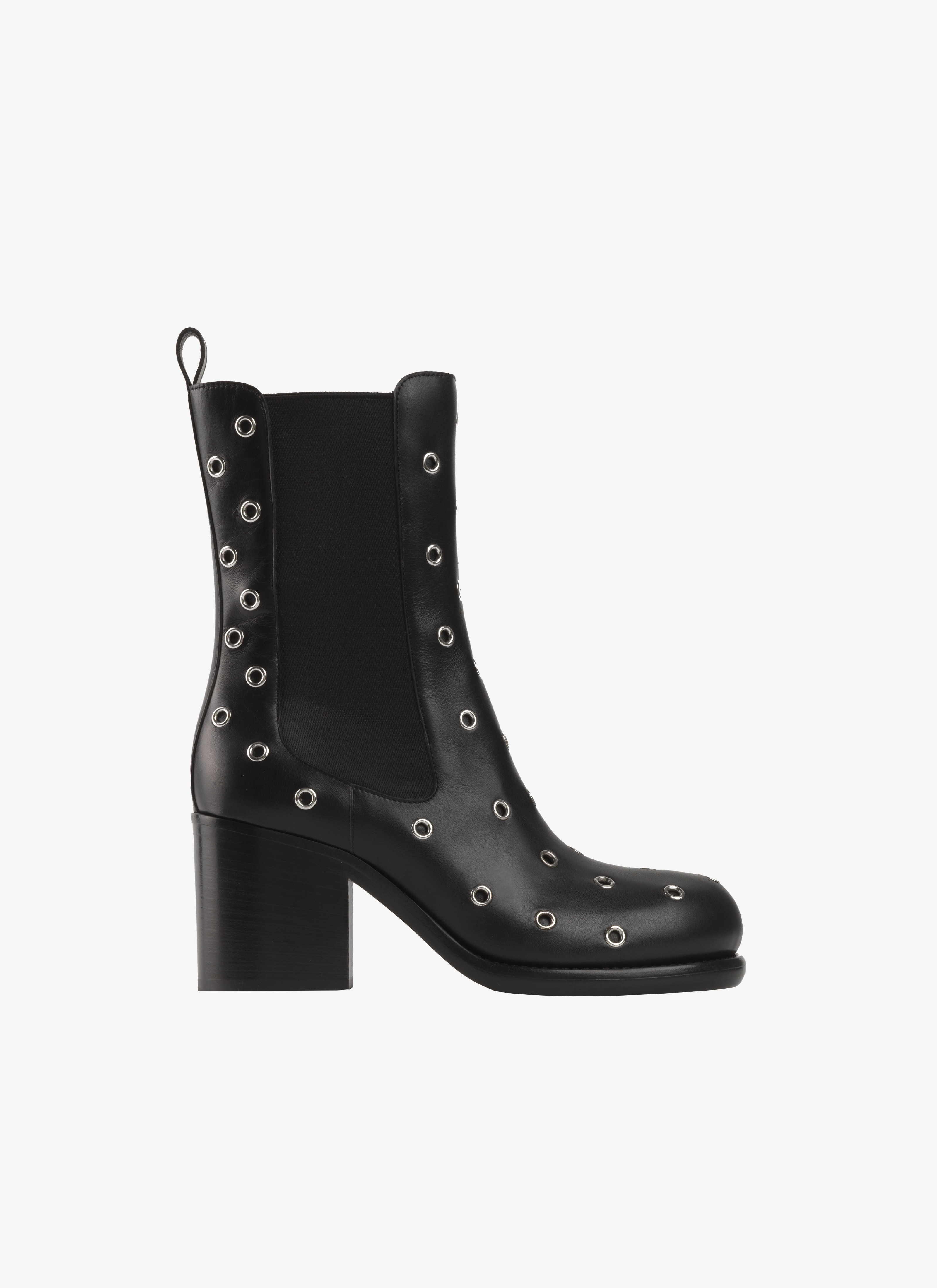 Round heeled boots
 - maison-alaia.com