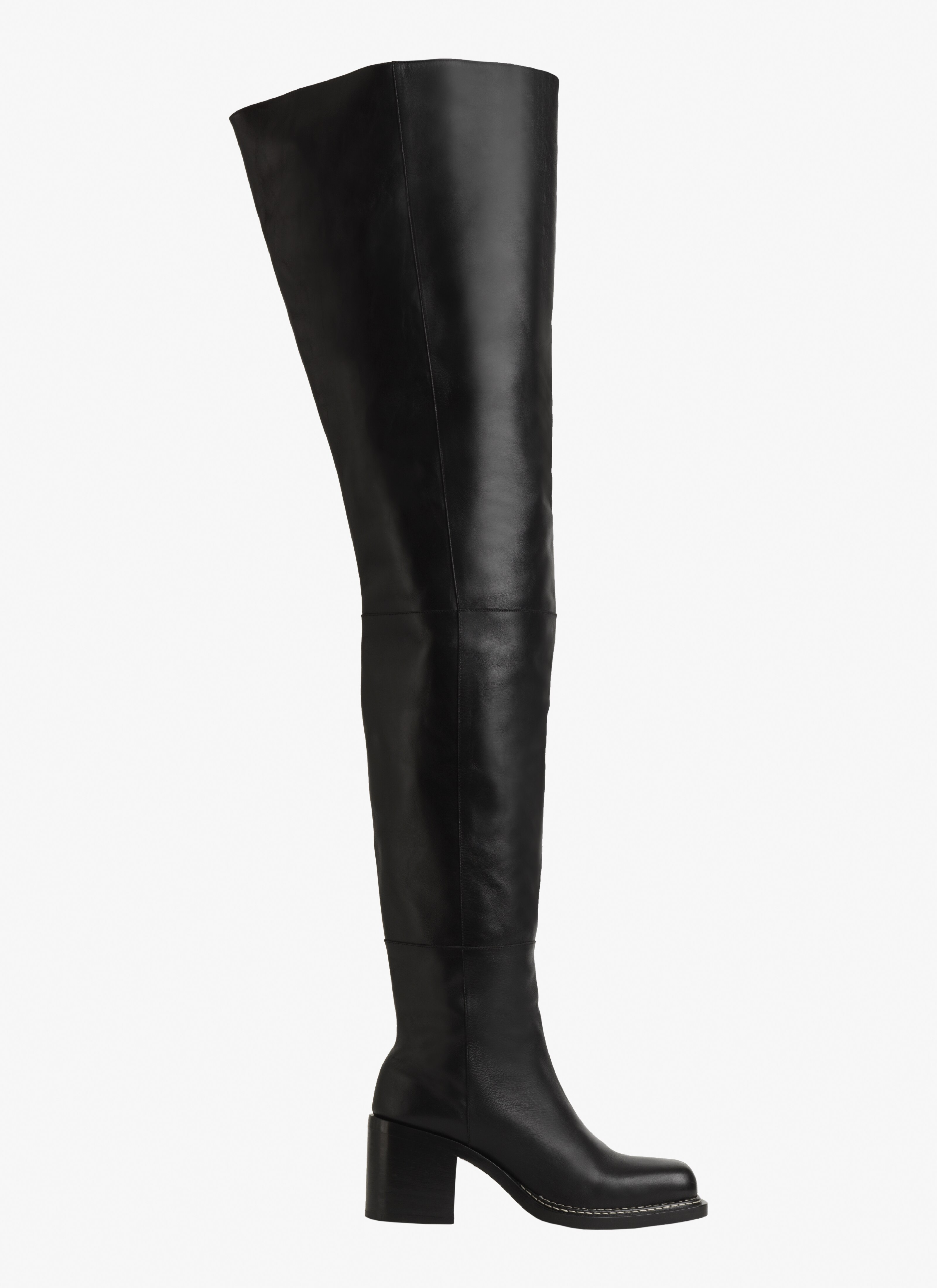 Thigh-high boots
 maison-alaia.com