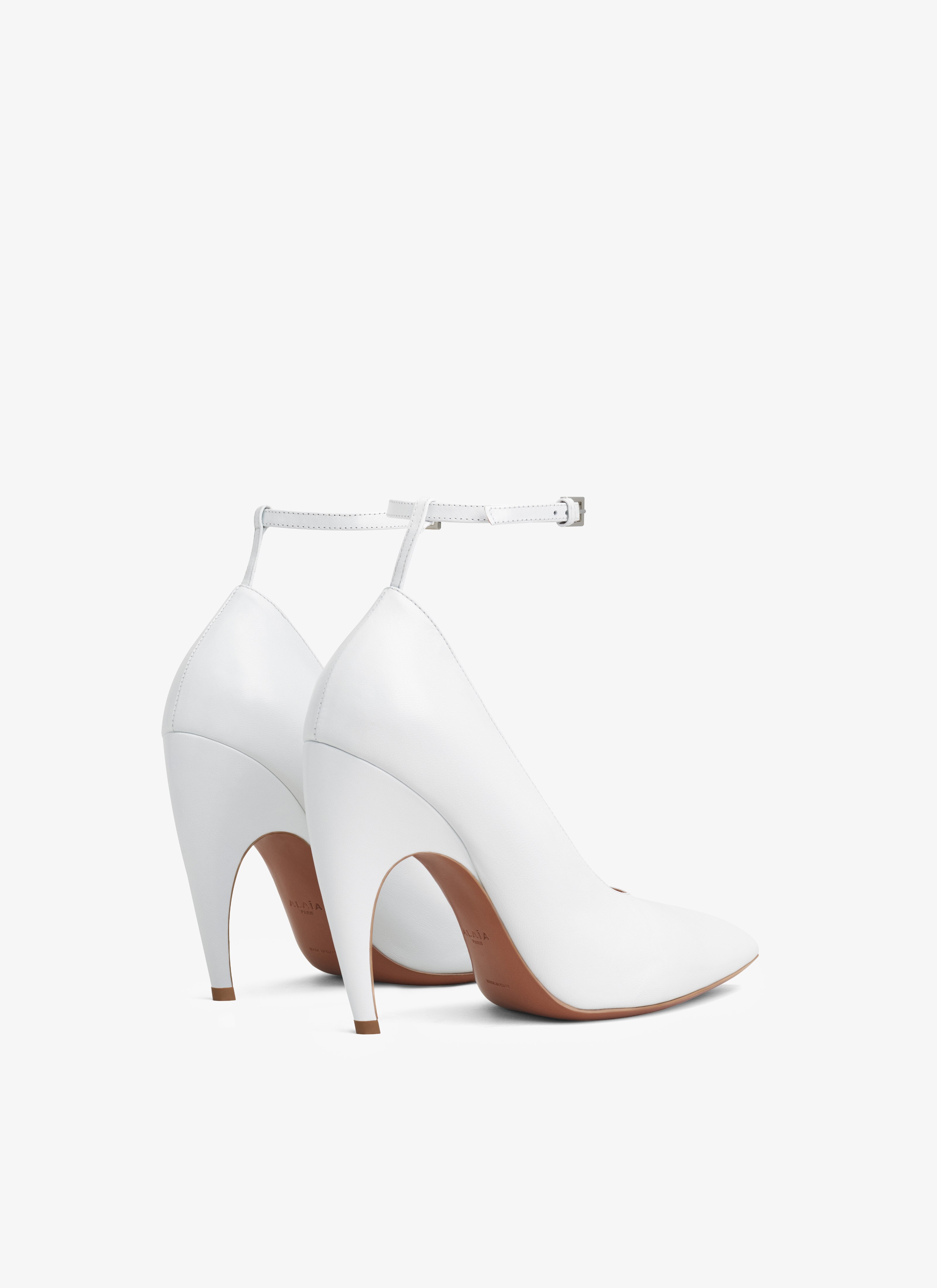 ALAÏA IVORY SHARK PUMPS IN CALFSKIN