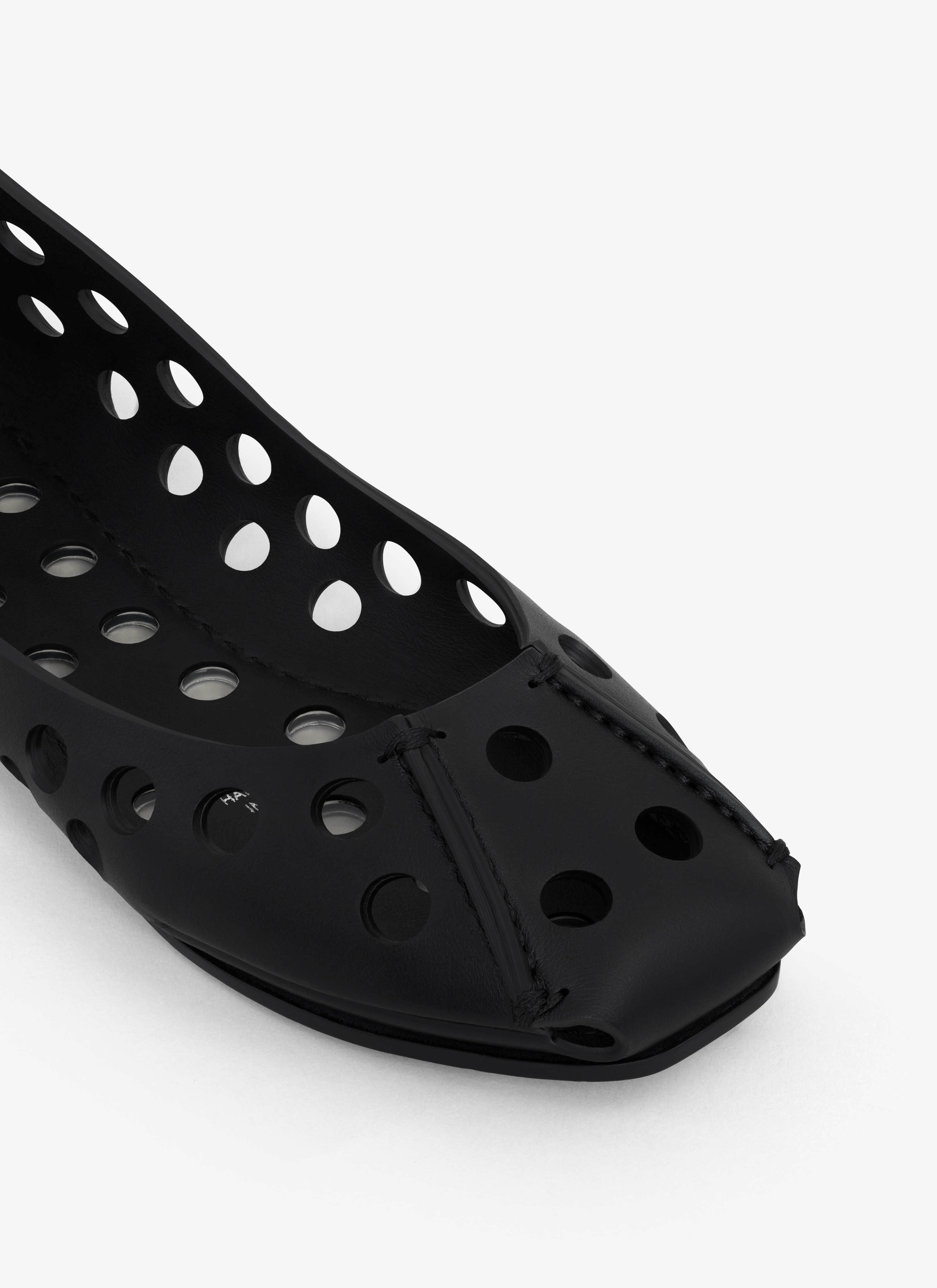 ALAÏA BLACK PERFO BALLET FLATS IN CALFSKIN