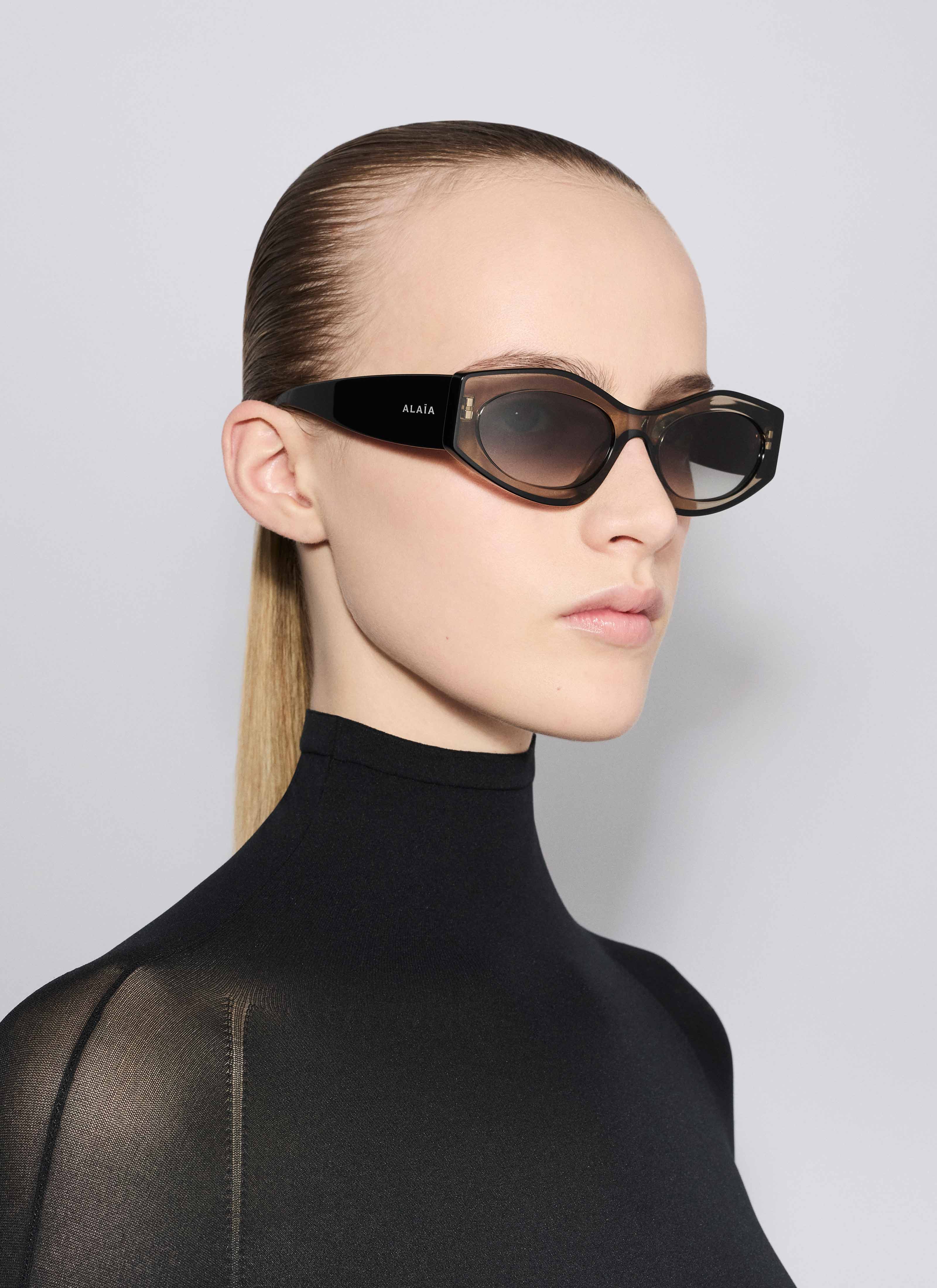 ALAÏA DARK GREY CAT EYES SUNGLASSES