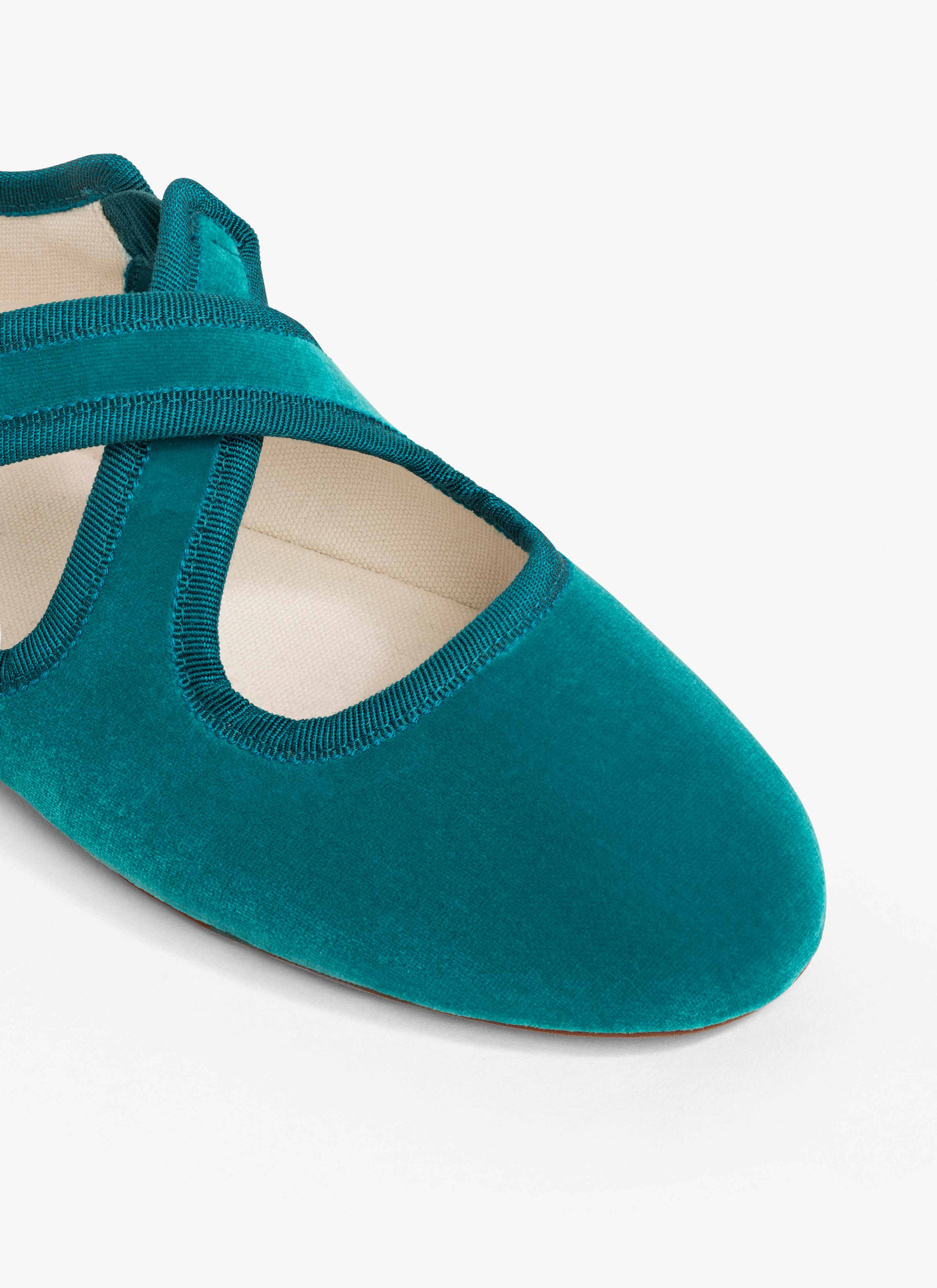 ALAÏA GREEN CRISS CROSS BALLET FLATS IN VELVET