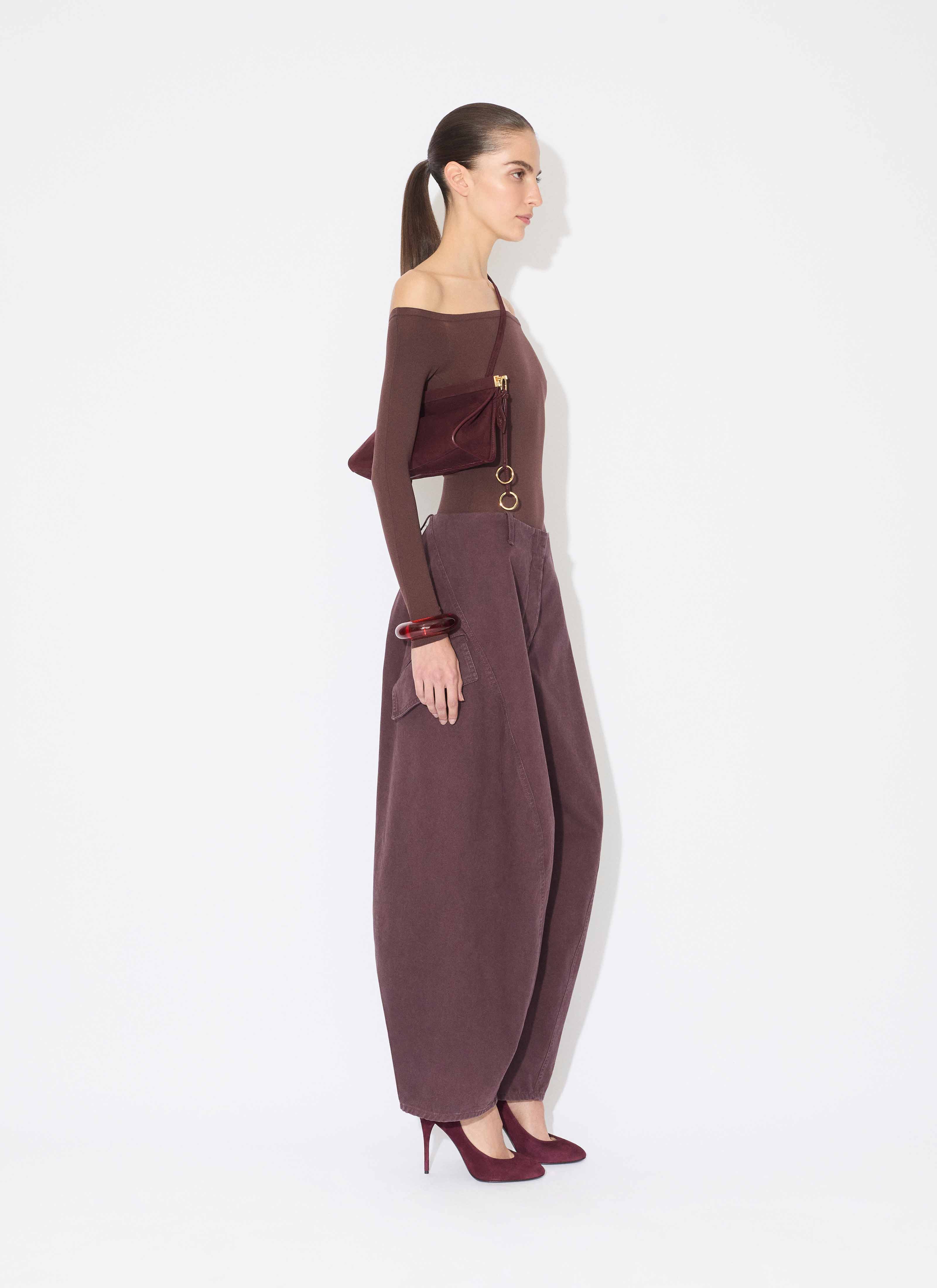 ALAÏA DARK RED 스웨이드 염소 가죽 DECOLLETE 슬링백