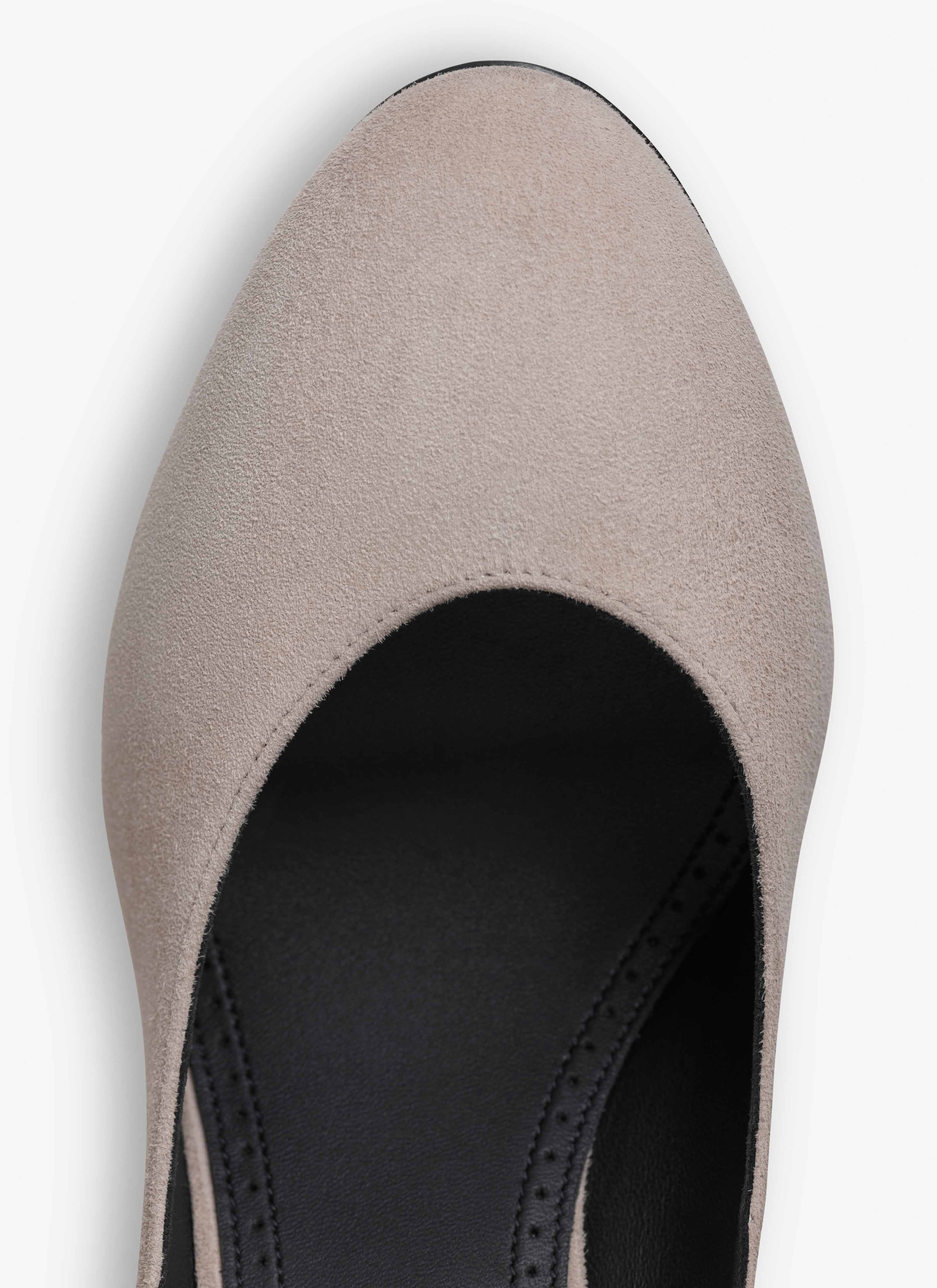 ALAÏA GREGE DÉCOLETTÉ PUMPS IN SUEDE GOATSKIN