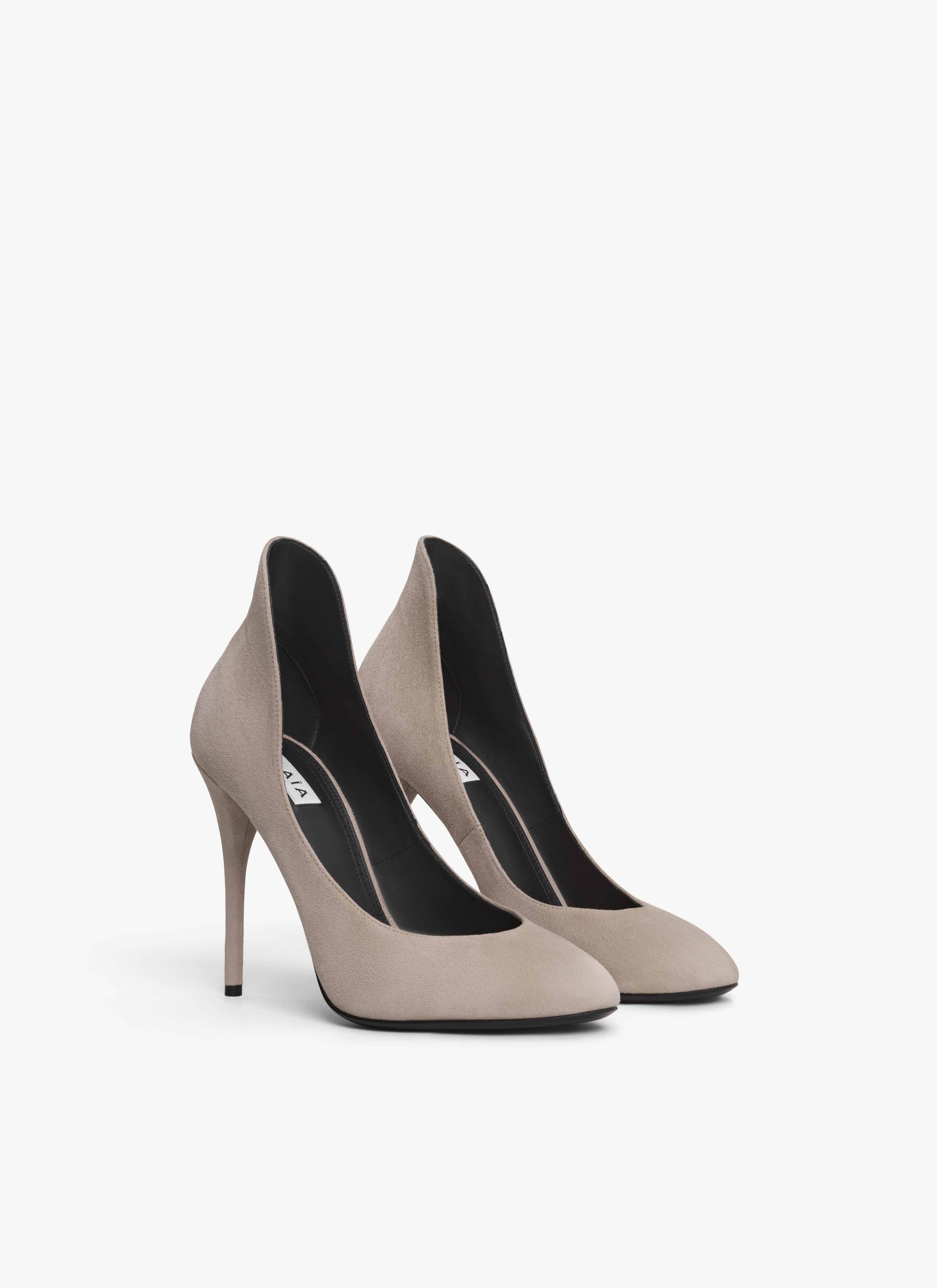 ALAÏA GREGE DÉCOLETTÉ PUMPS IN SUEDE GOATSKIN