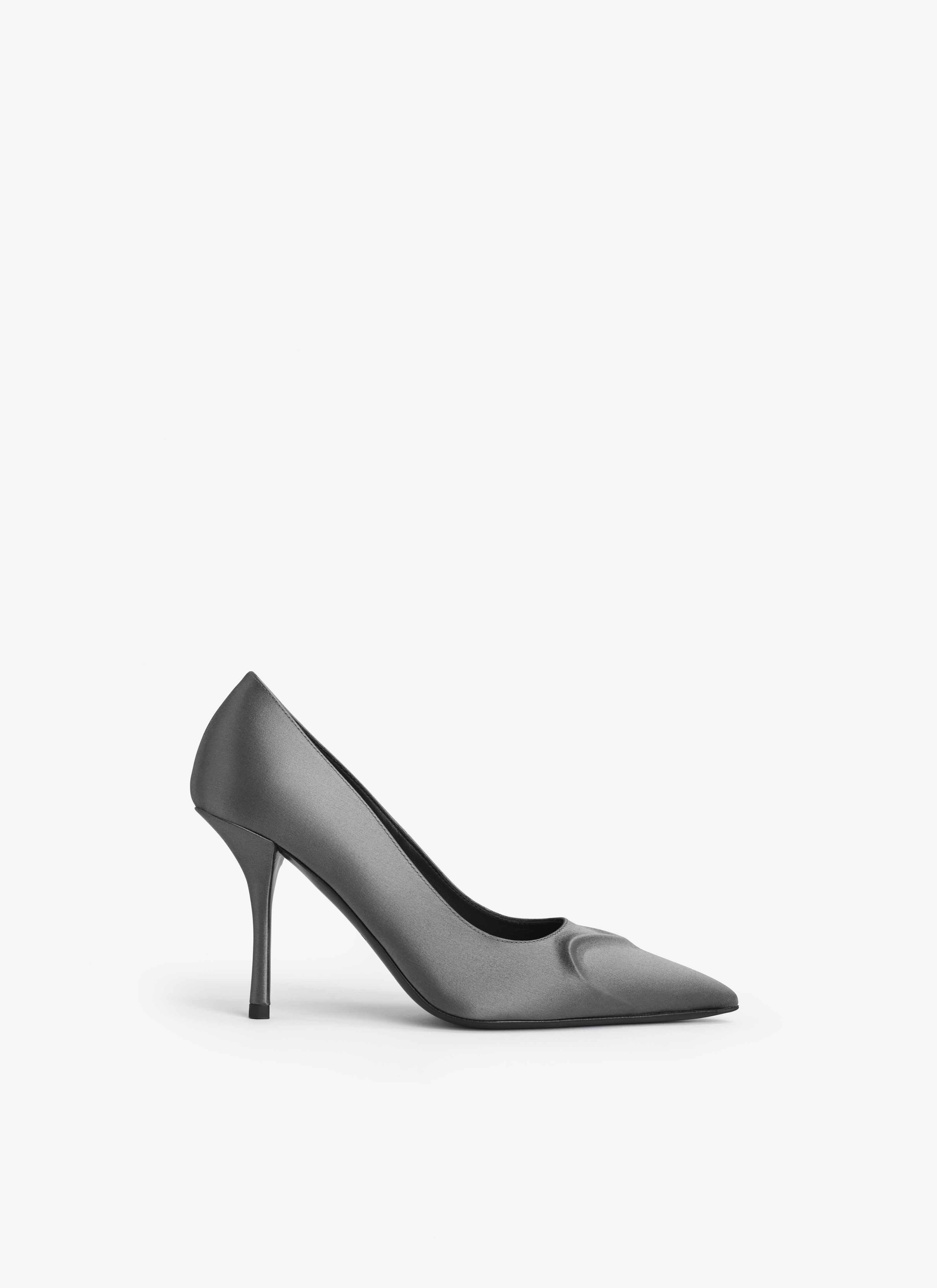 ALAÏA TAUPE ESCARPINS LE CŒUR 3D EN SATIN