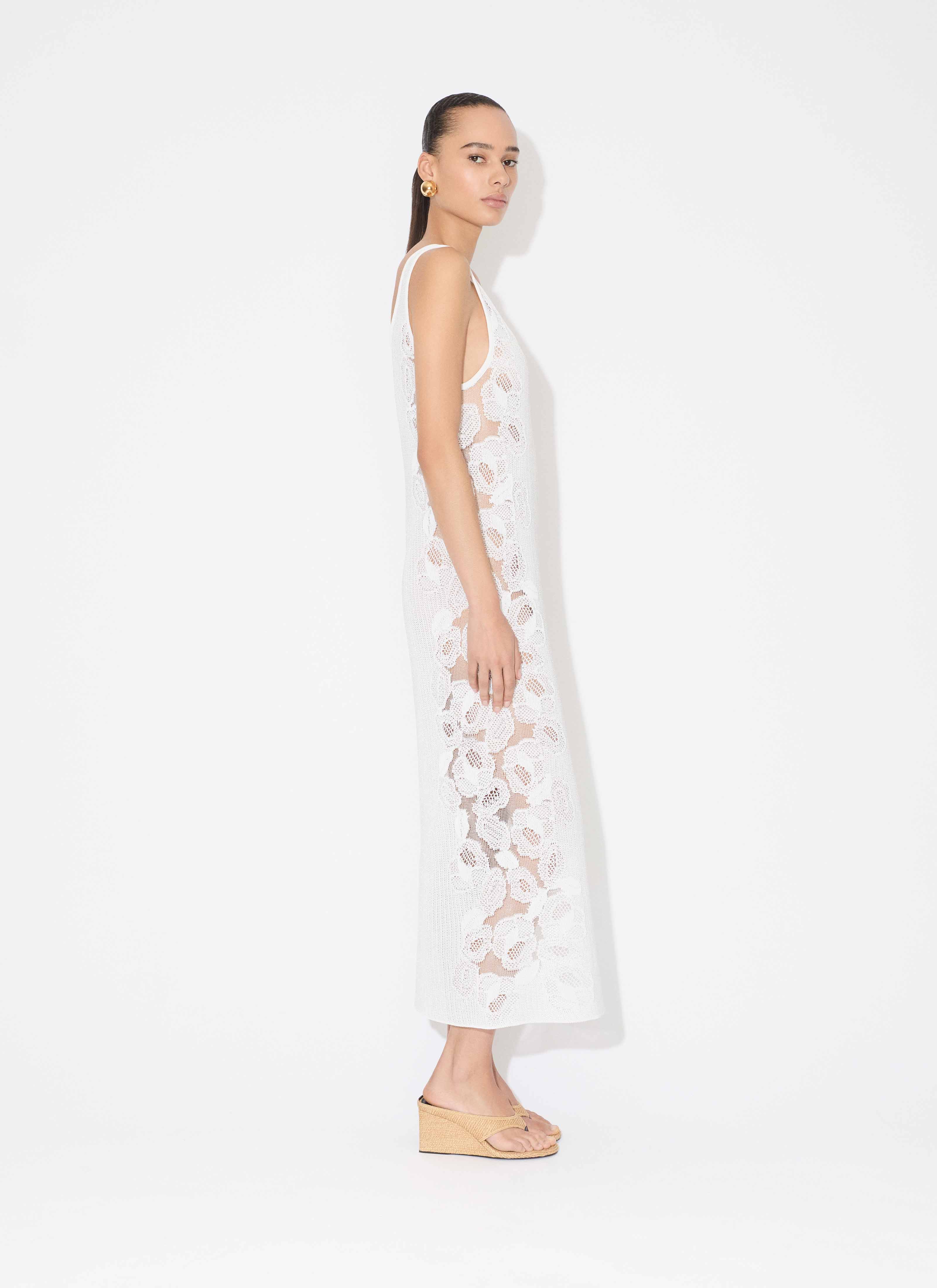 ALAÏA NATURAL CUBE THONG MULES IN PAPER STRAW