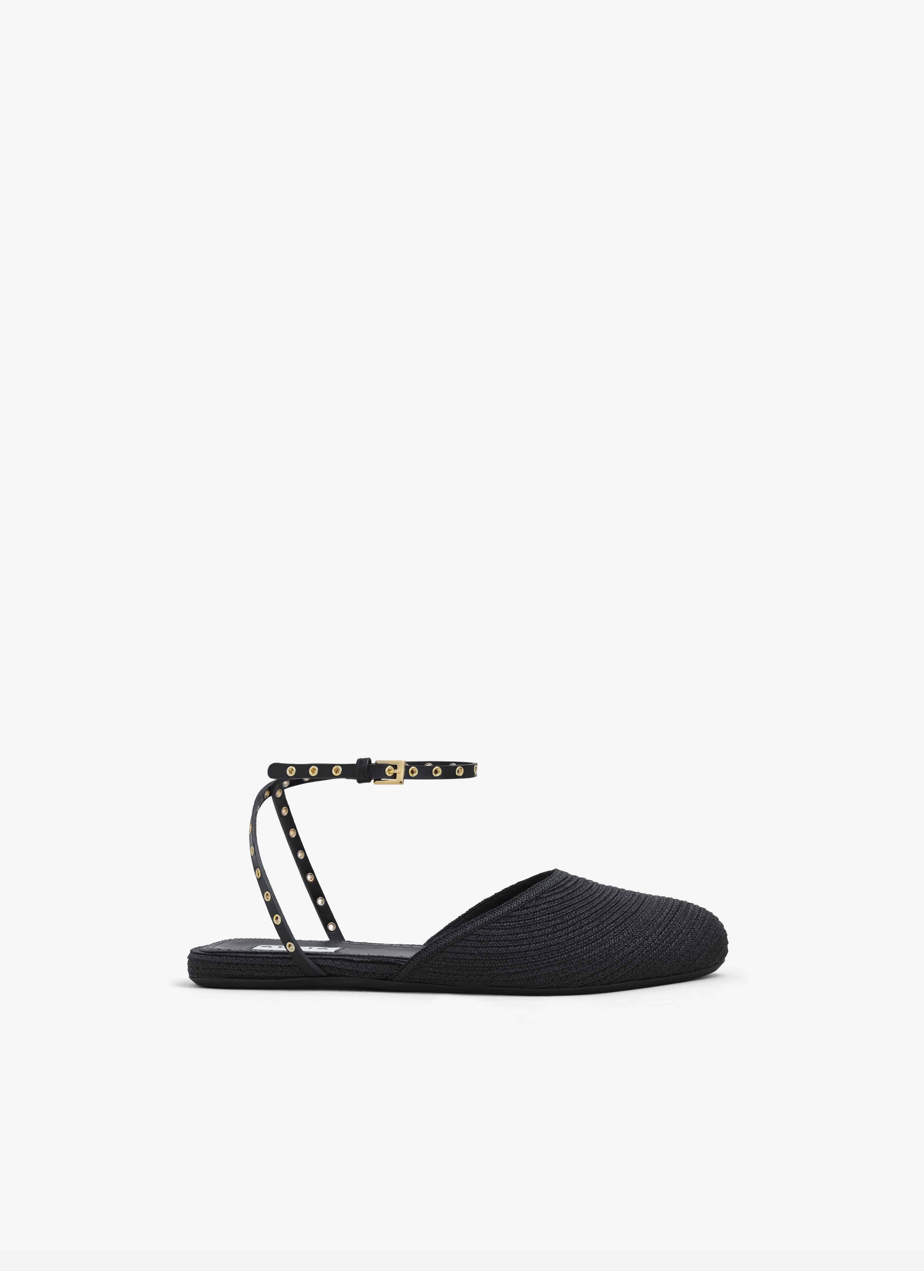 ALAÏA BLACK FLAT SANDALS IN PAPER STRAW