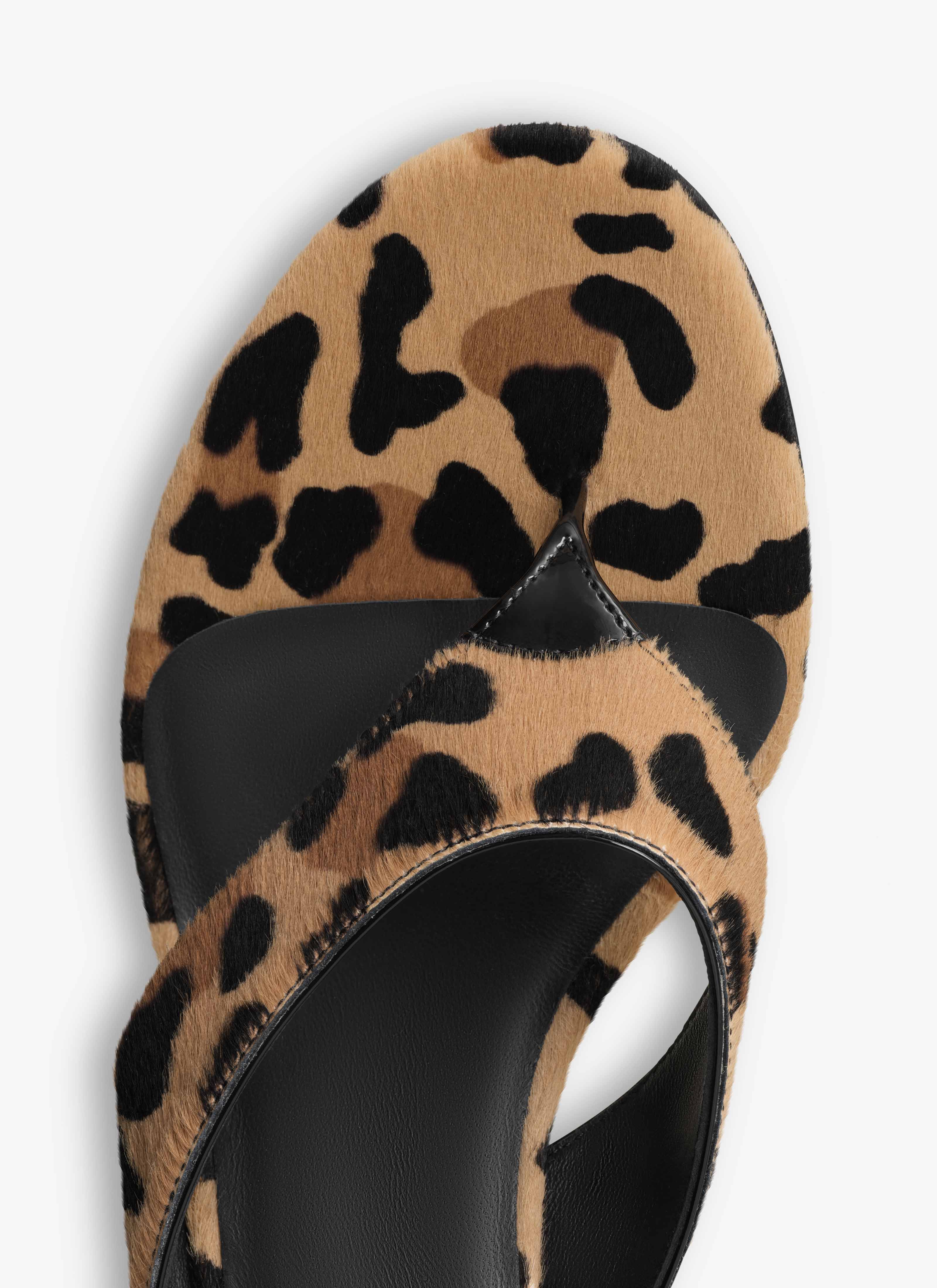 ALAÏA MARRÓN MULES DE DEDO INFRADITO DE PIEL PONY LEOPARDO