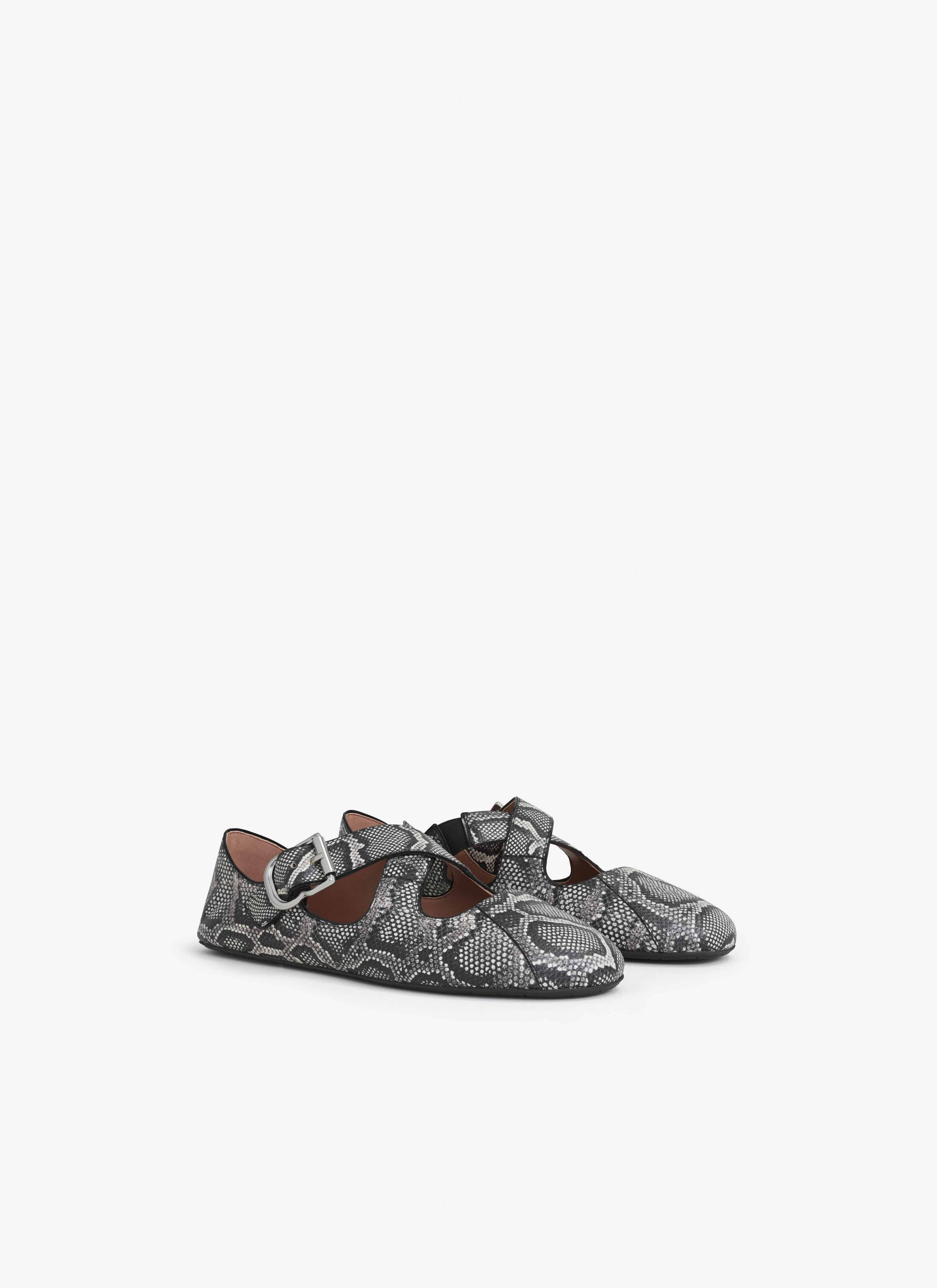 ALAÏA WHITE/BLACK CRISS CROSS BALLET FLATS IN KARUNG