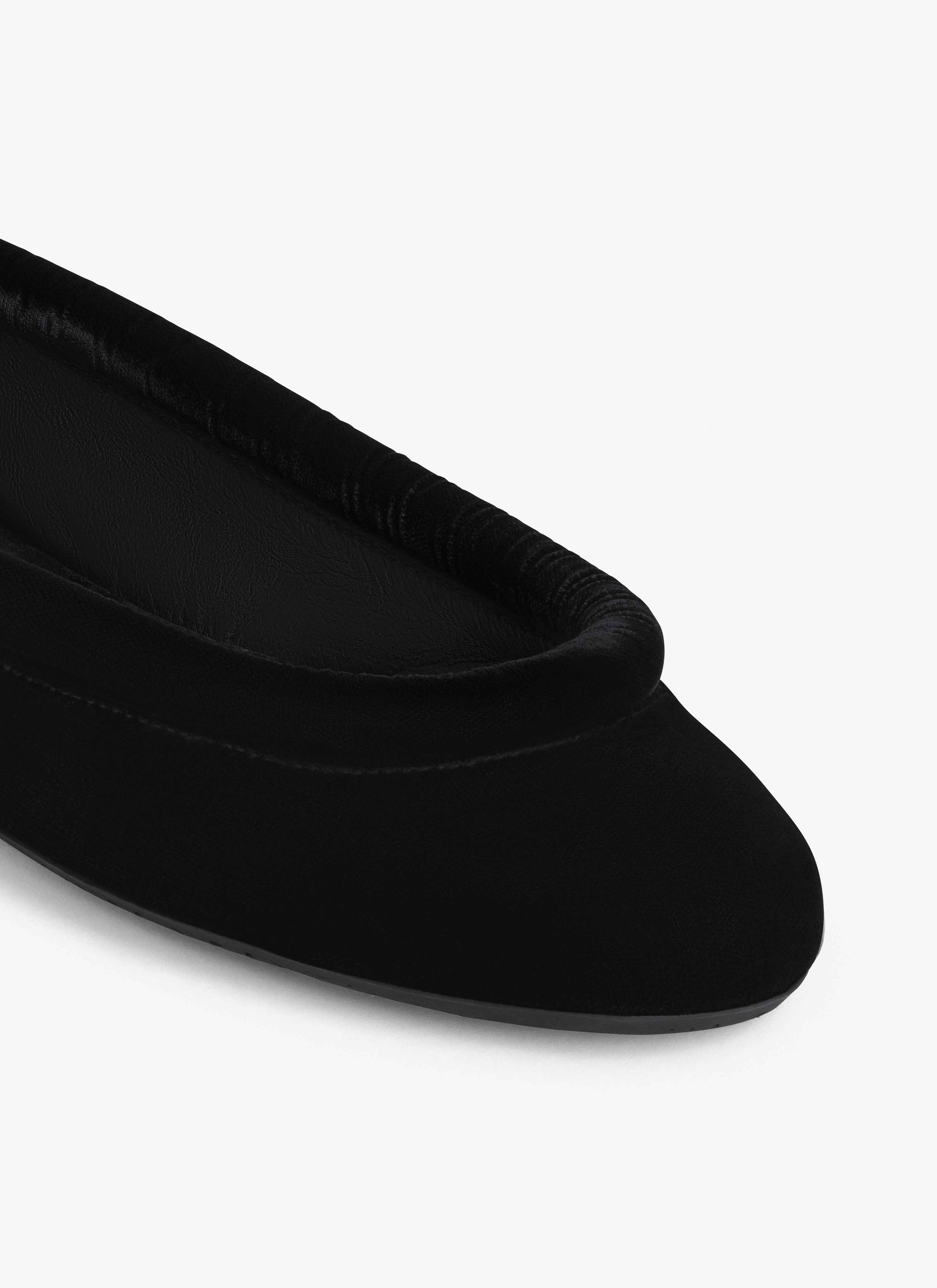ALAÏA BLACK BALLET FLATS IN VELVET