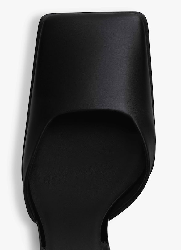 SQUARE D'ORSAY PUMPS IN CALFSKIN ALAÏA BLACK SQUARE D'ORSAY PUMPS IN CALFSKIN