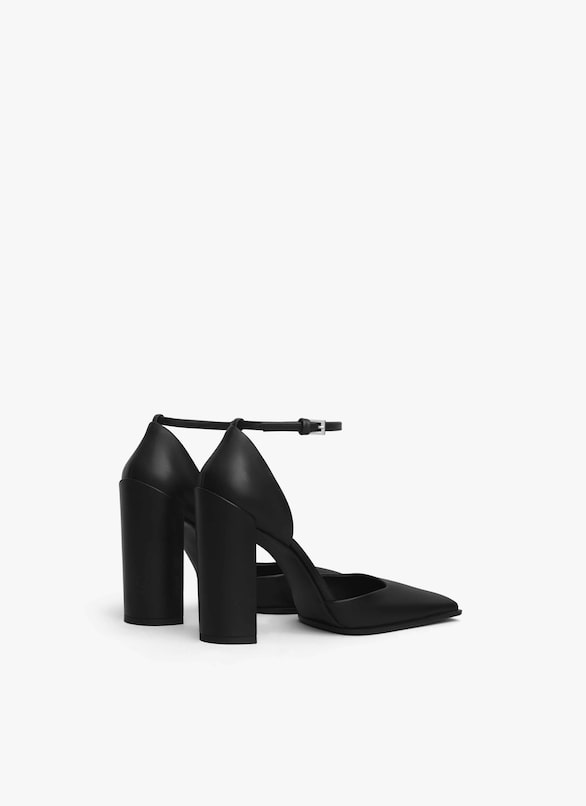 SQUARE D'ORSAY PUMPS IN CALFSKIN ALAÏA BLACK SQUARE D'ORSAY PUMPS IN CALFSKIN
