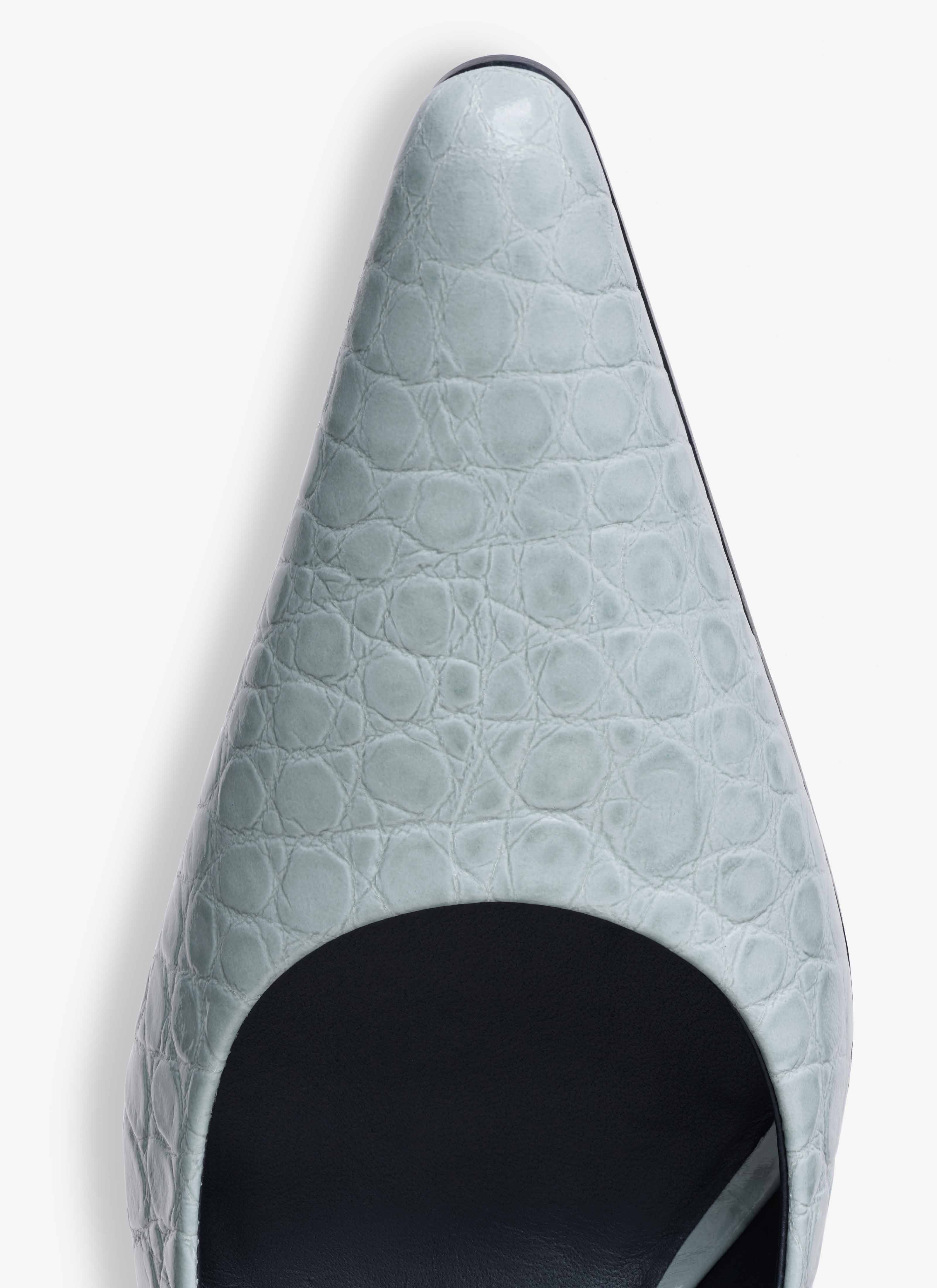 ALAÏA LIGHT GREEN POINTY TOE PUMPS IN CALFSKIN