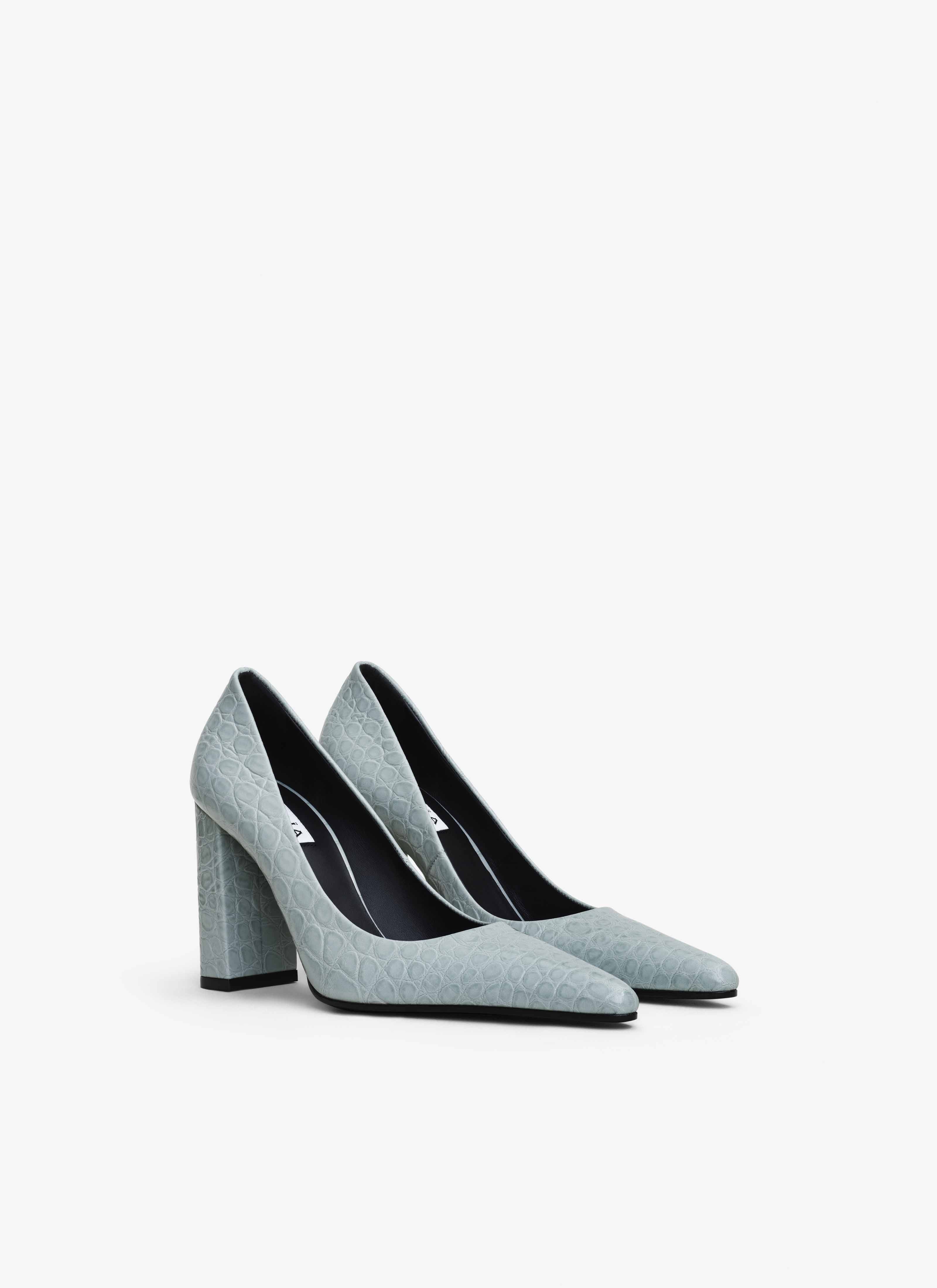 ALAÏA LIGHT GREEN POINTY TOE PUMPS IN CALFSKIN