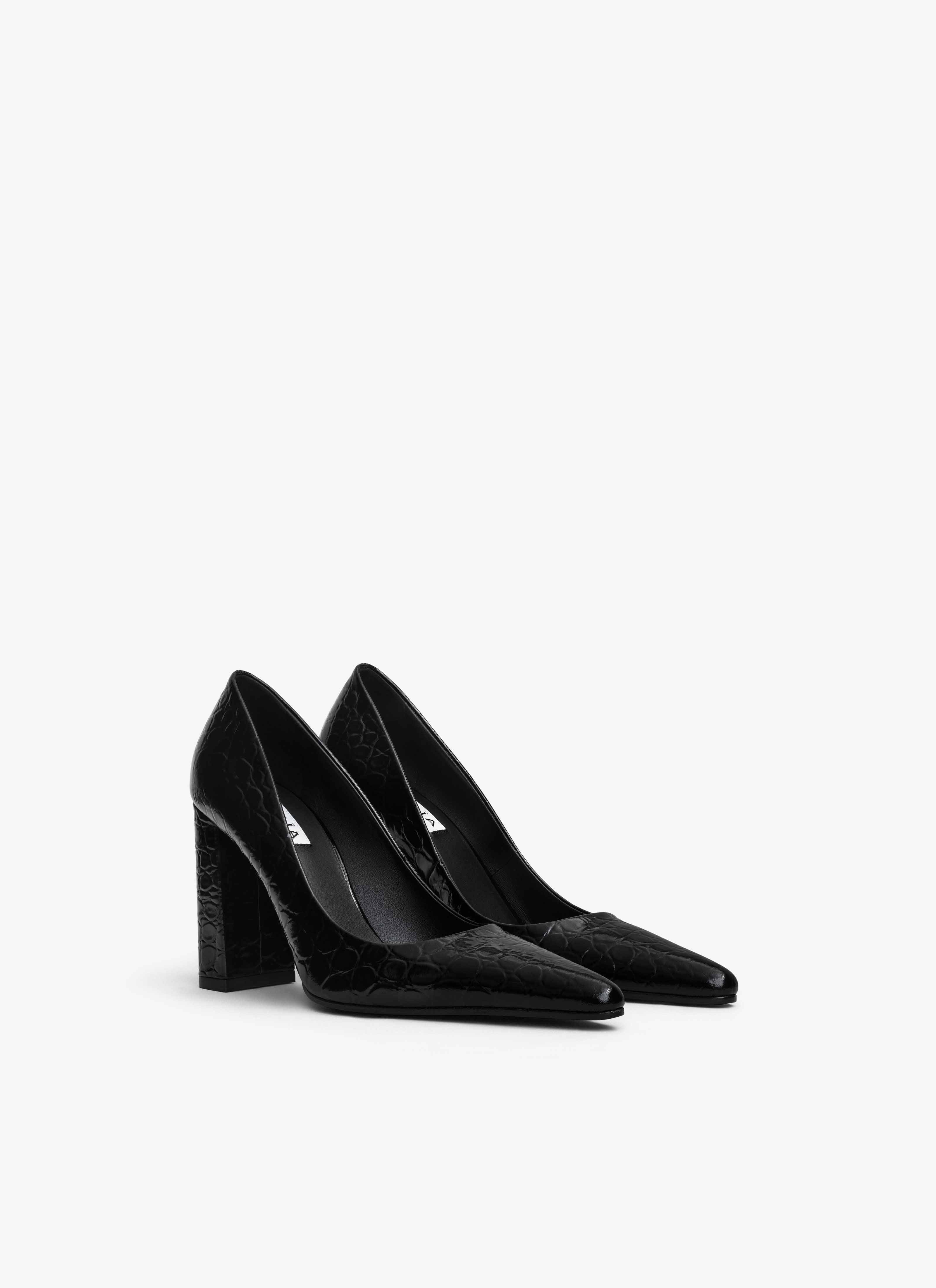 ALAÏA BLACK POINTY TOE PUMPS IN CALFSKIN