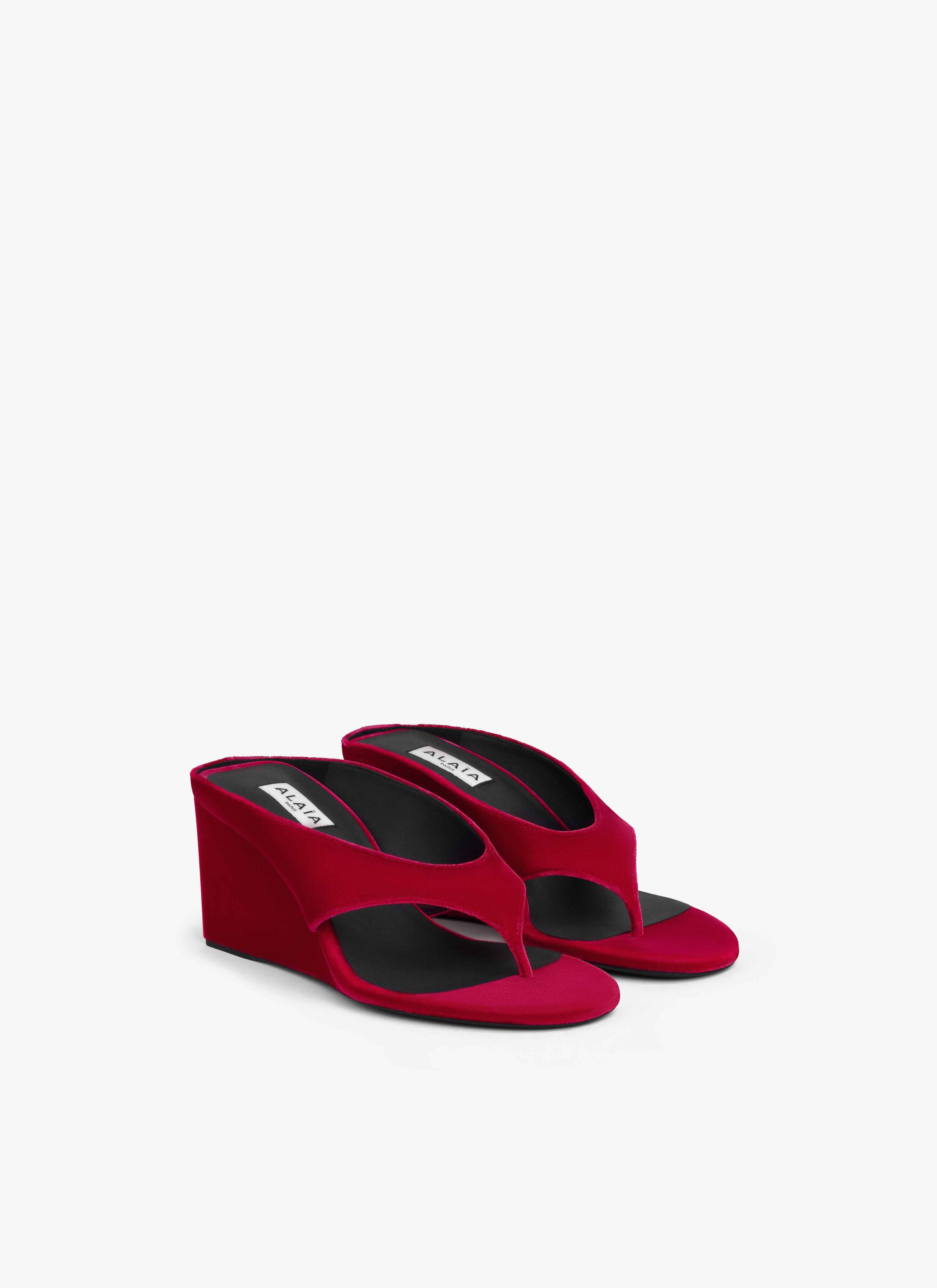 ALAÏA FUCHSIA CUBE THONG MULES IN VELVET