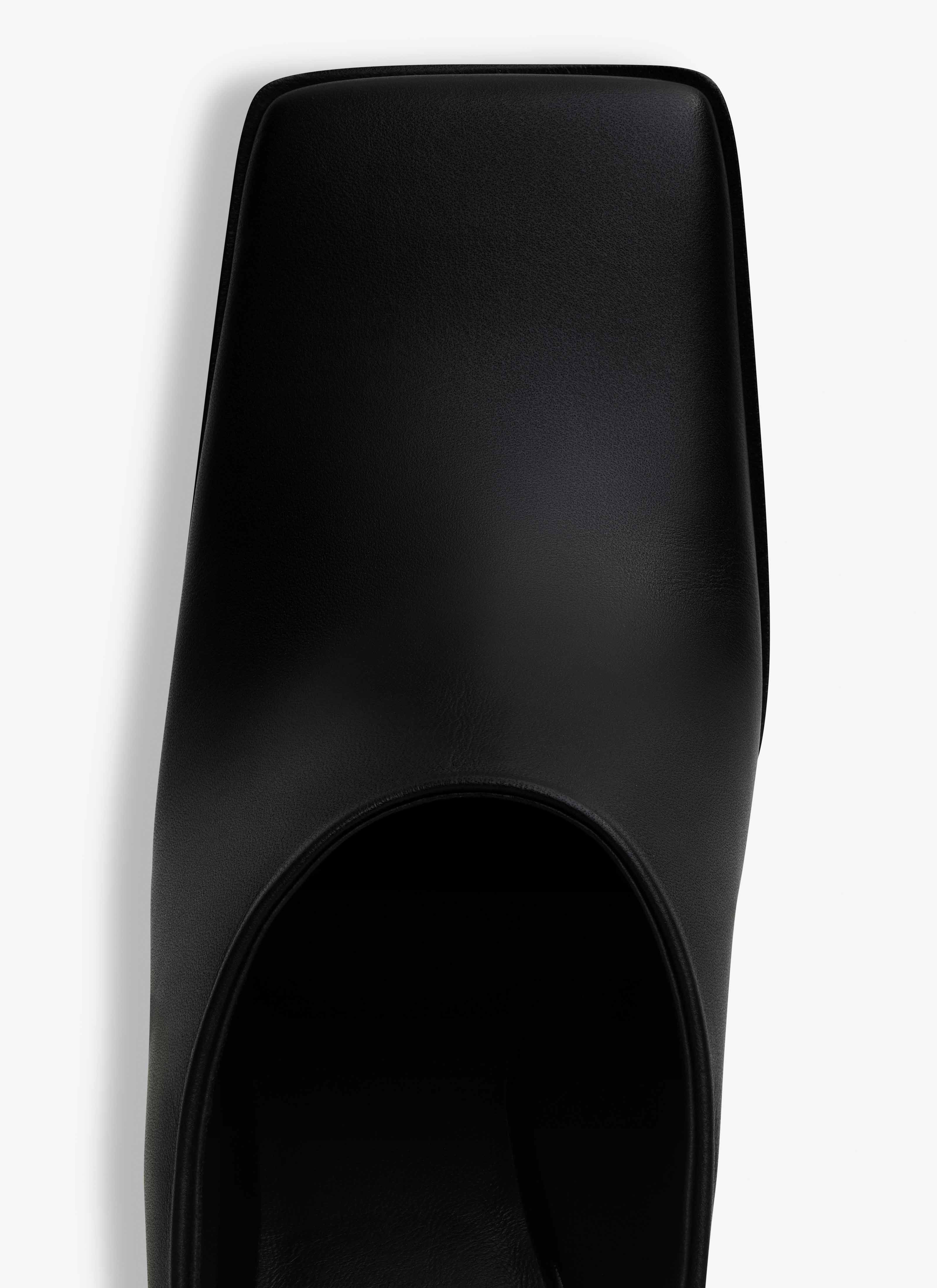ALAÏA MULES SQUARE EN CUIR NOIR
