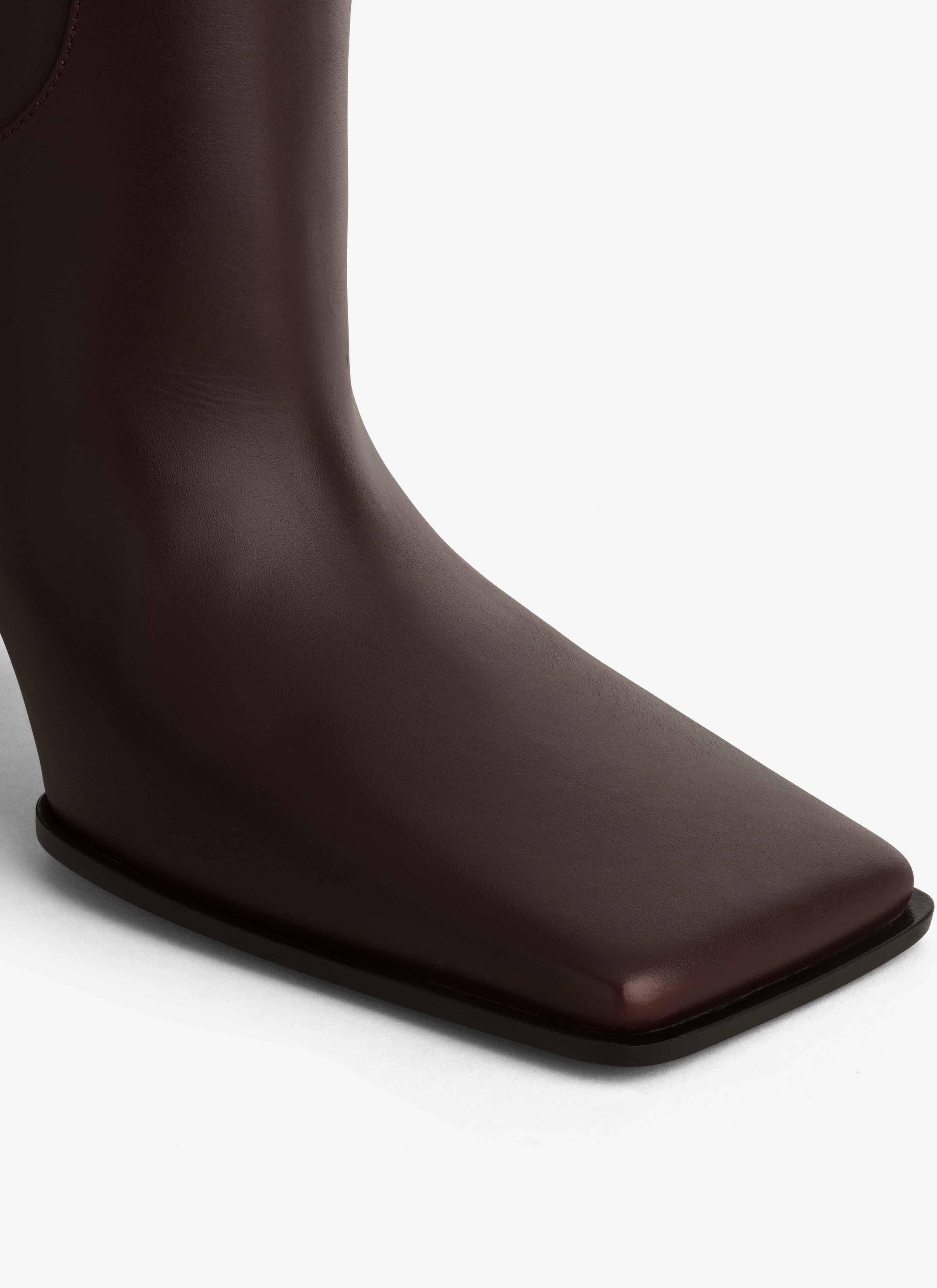 ALAÏA CHOCOLATE SQUARE KNEE BOOTS IN CALFSKIN