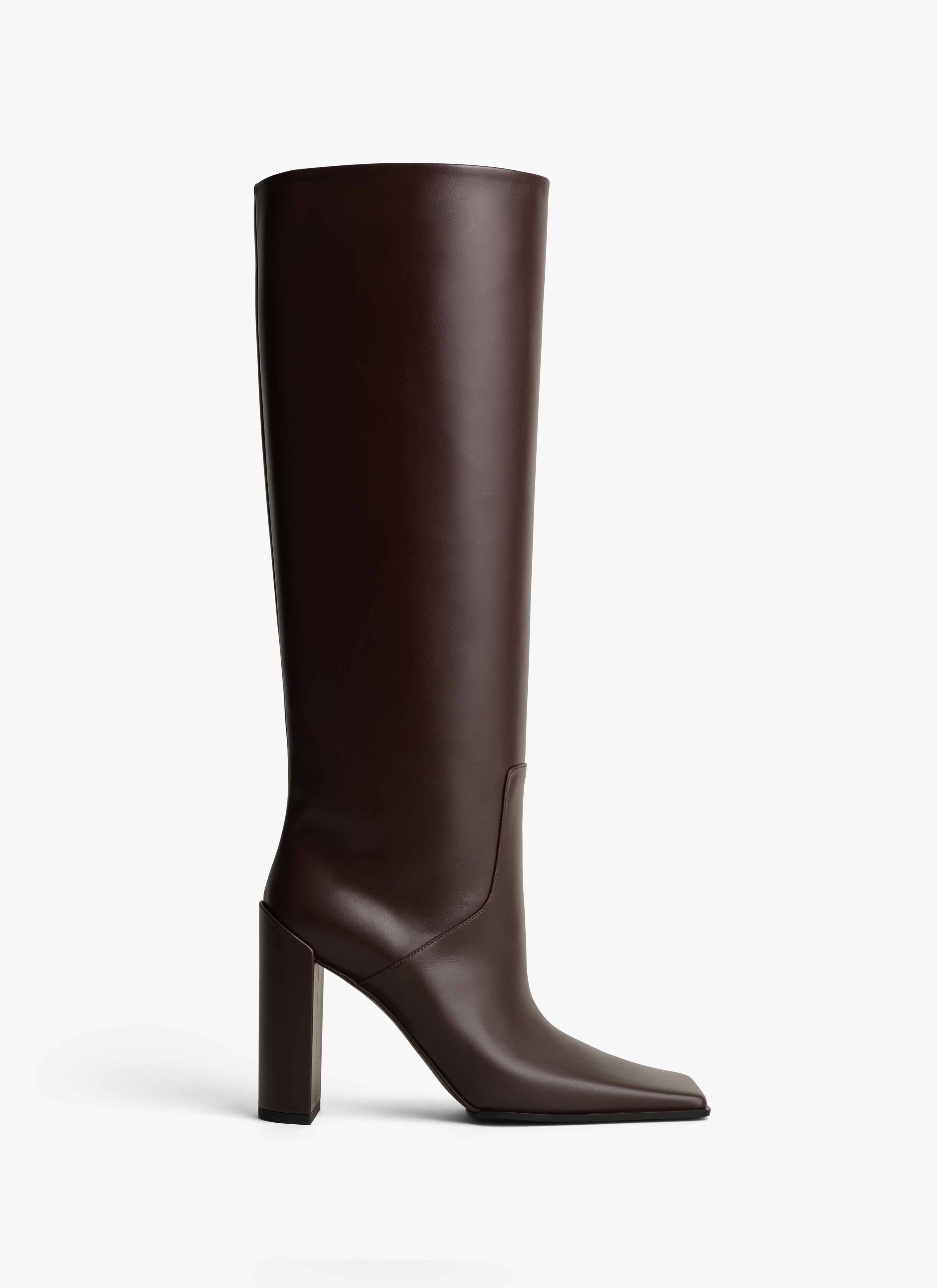 ALAÏA CHOCOLATE SQUARE KNEE BOOTS IN CALFSKIN