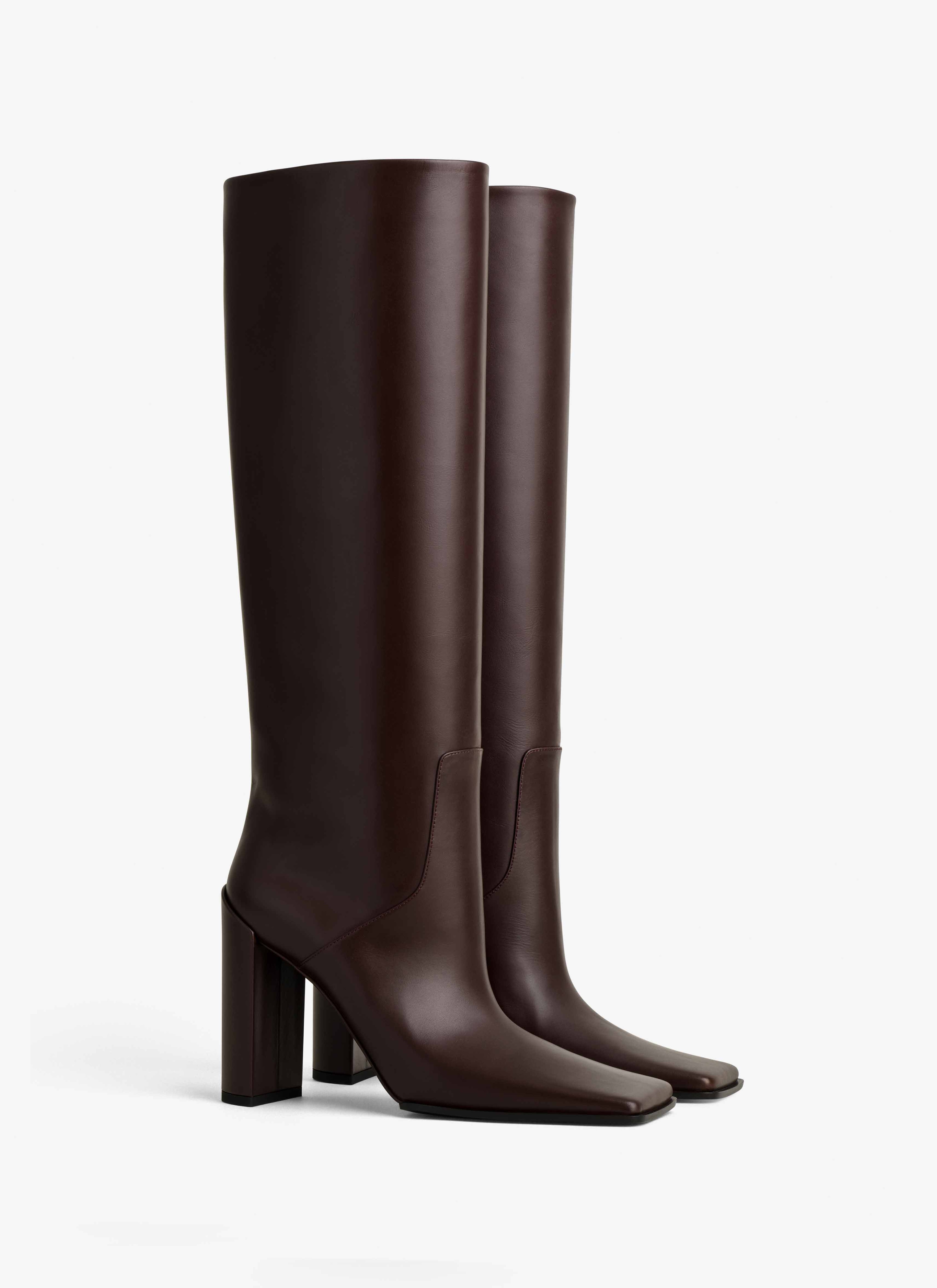 ALAÏA CHOCOLATE SQUARE KNEE BOOTS IN CALFSKIN