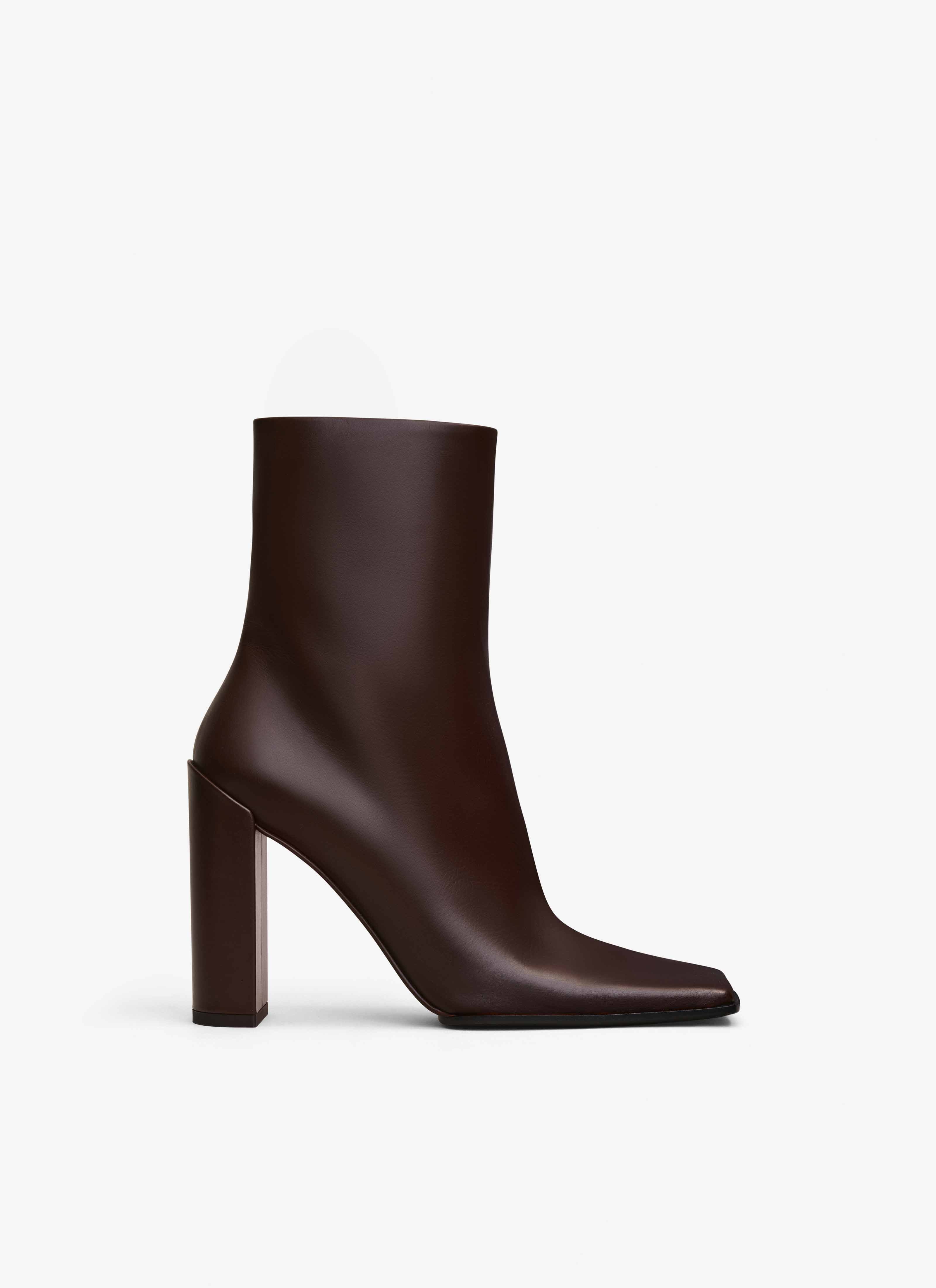 ALAÏA CHOCOLATE SQUARE ANKLE BOOTS IN CALFSKIN