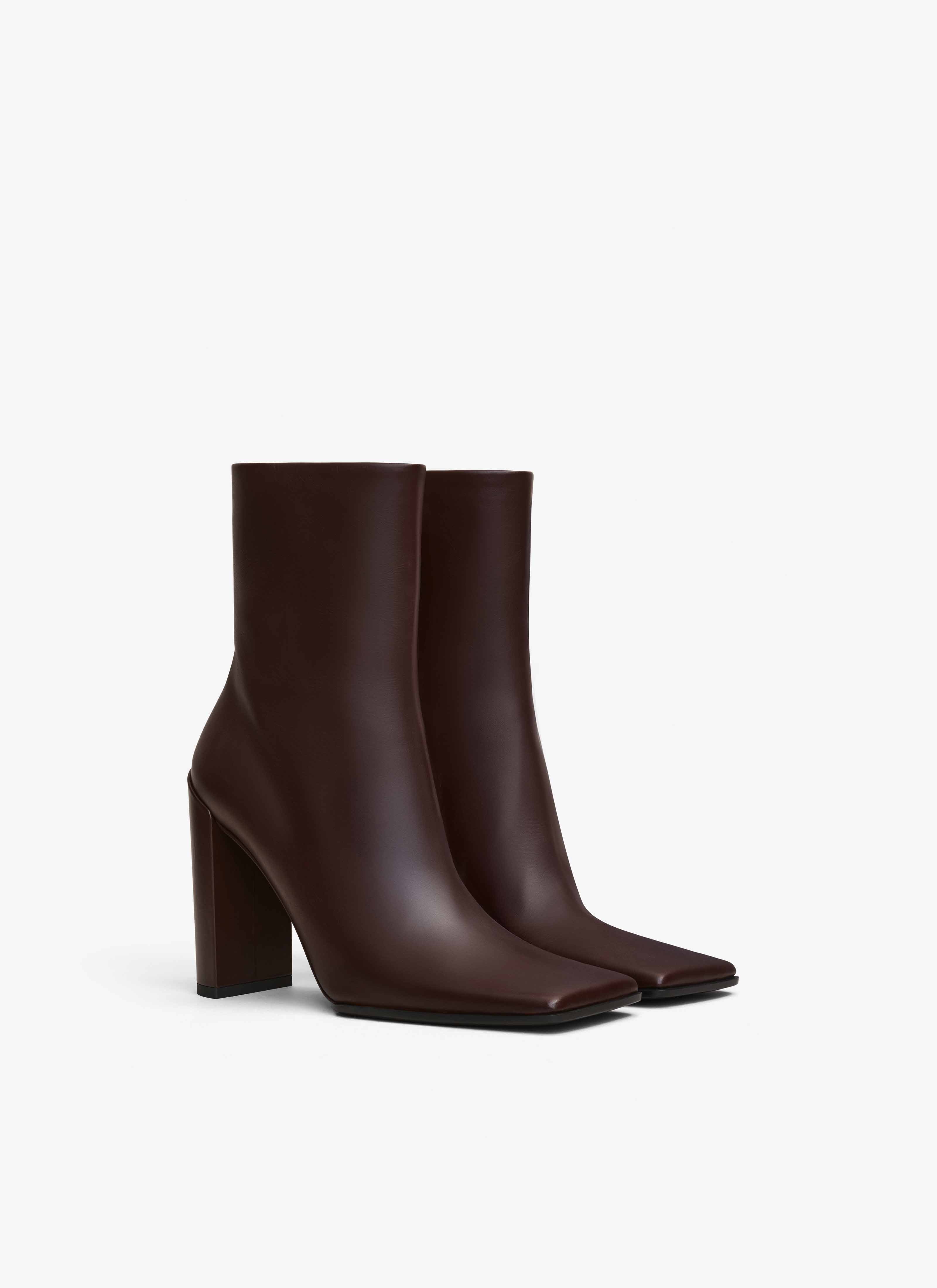 ALAÏA CHOCOLATE SQUARE ANKLE BOOTS IN CALFSKIN