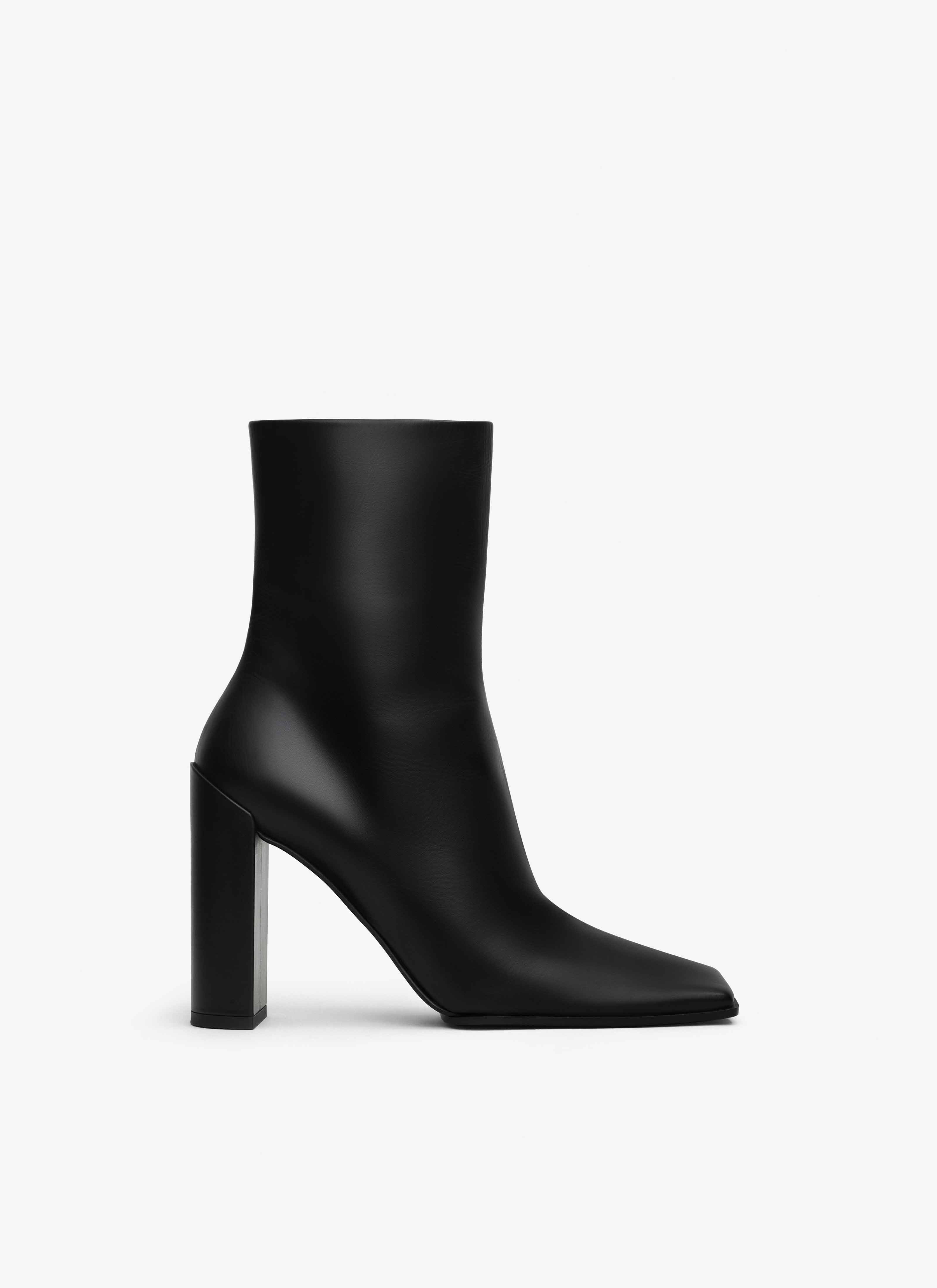 ALAÏA BLACK SQUARE ANKLE BOOTS IN CALFSKIN