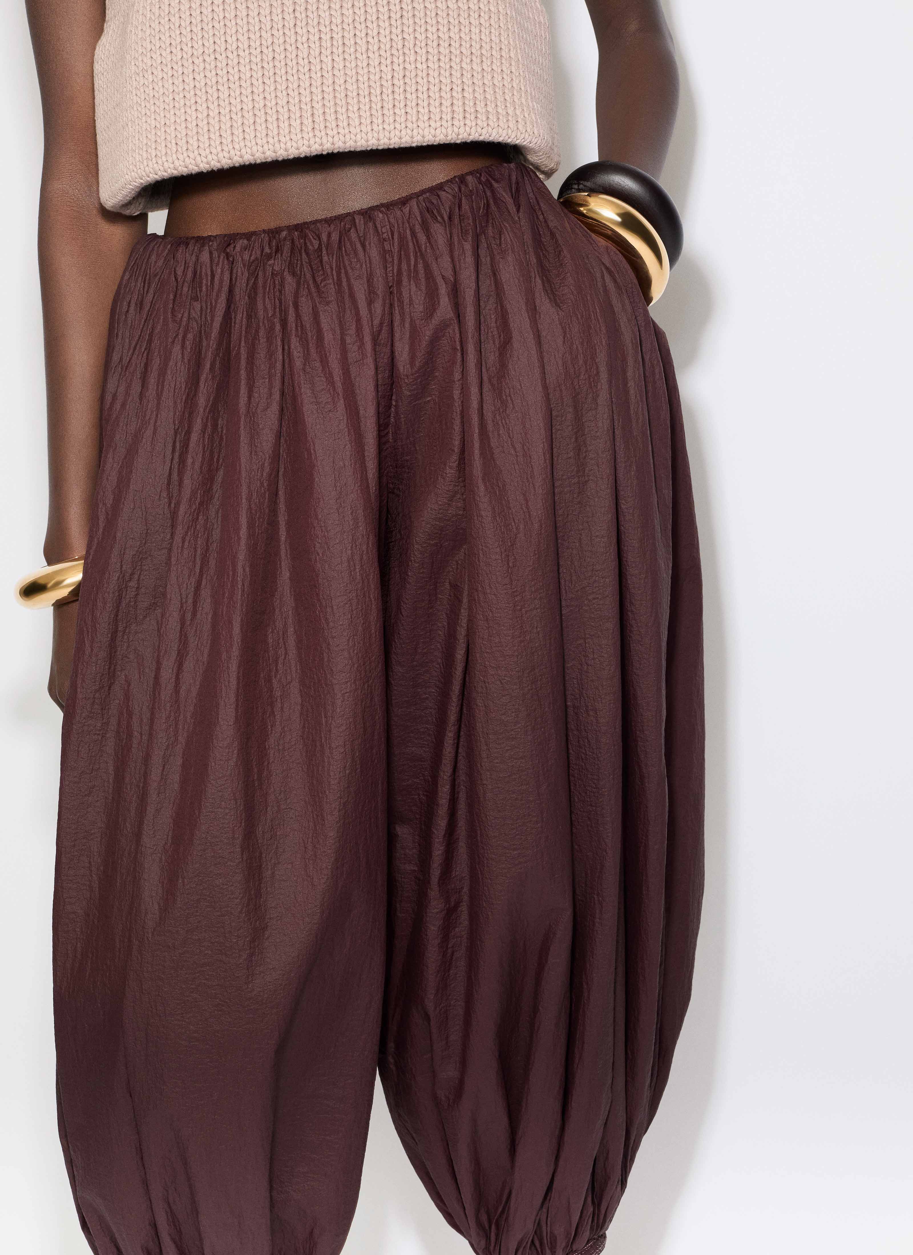 ALAÏA PANTALON BALLON EN NYLON SOUPLE BORDEAUX