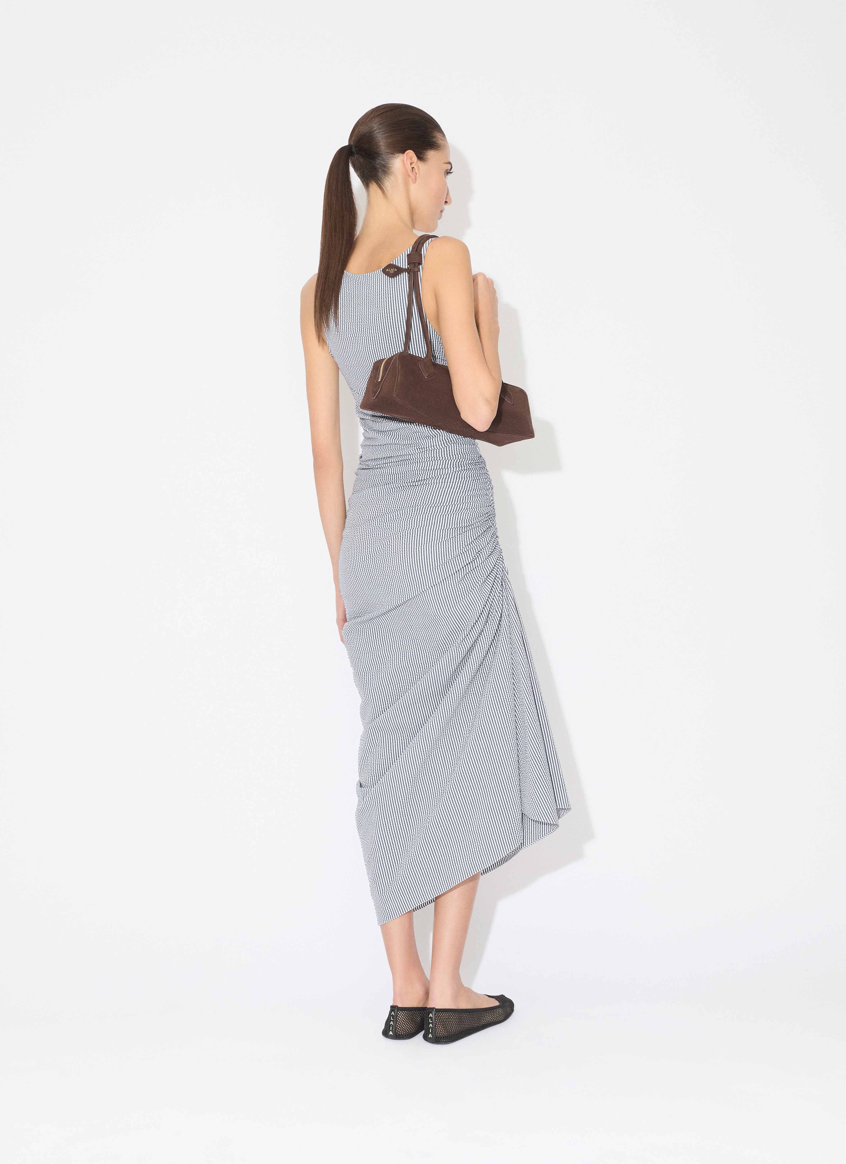 ALAÏA ROBE FRONCÉE EN SEERSUCKER RAYÉ BLANC/BLEU