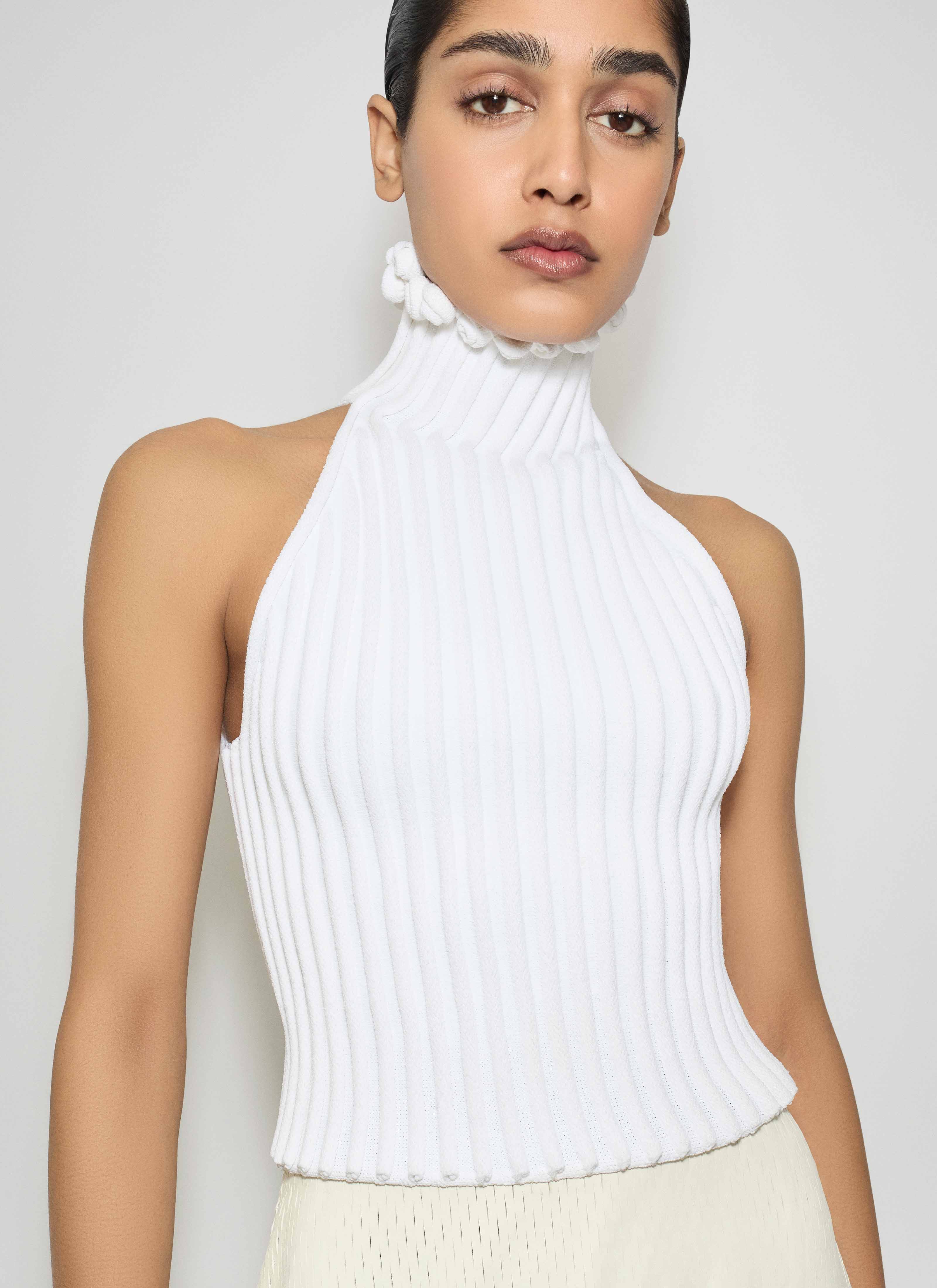 ALAÏA WHITE RIBBED KNIT CURLED TRIMMED HALTER TOP