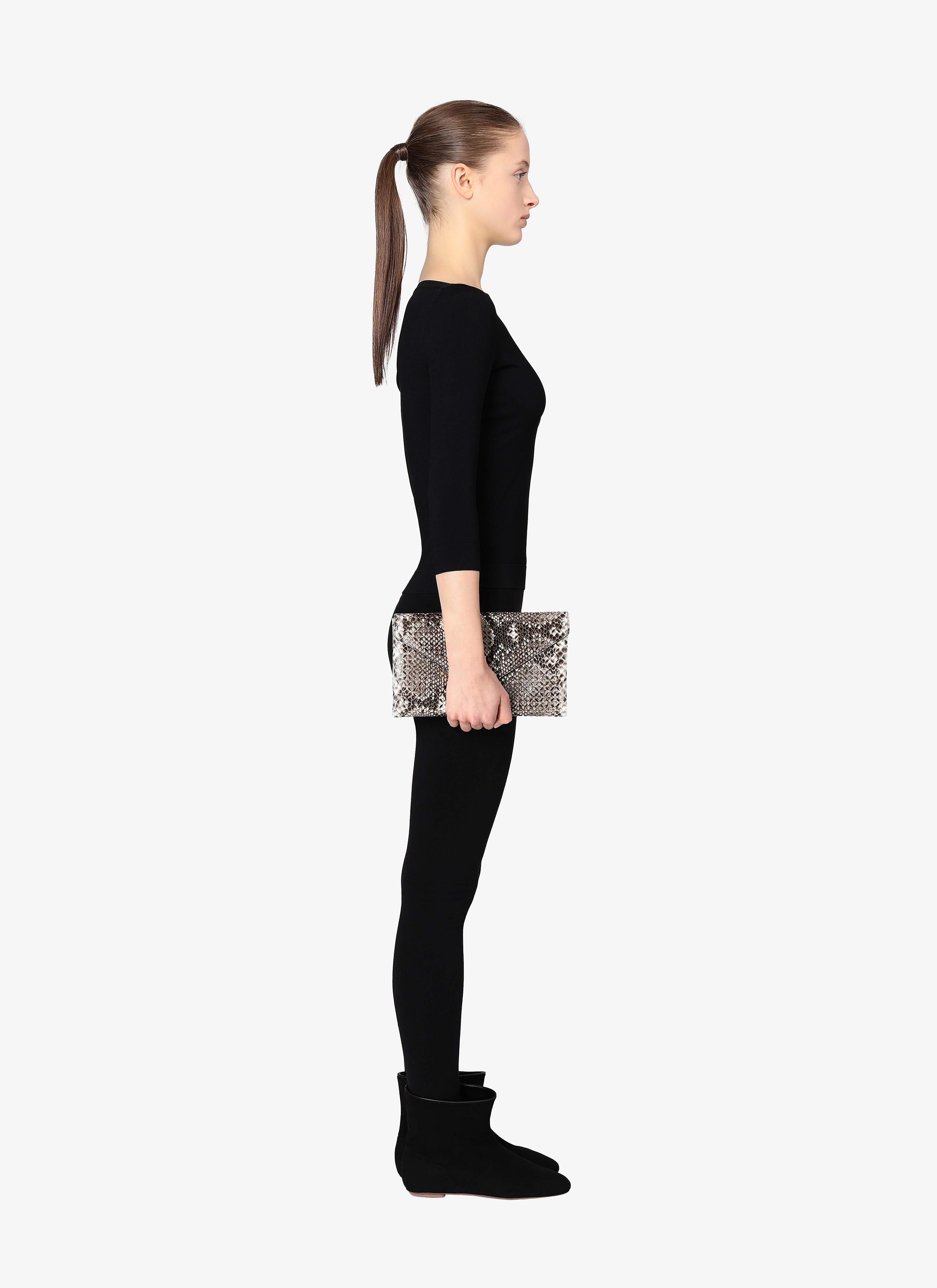 Oum 26 Clutch Oum 26 Clutch - maison-alaia.com