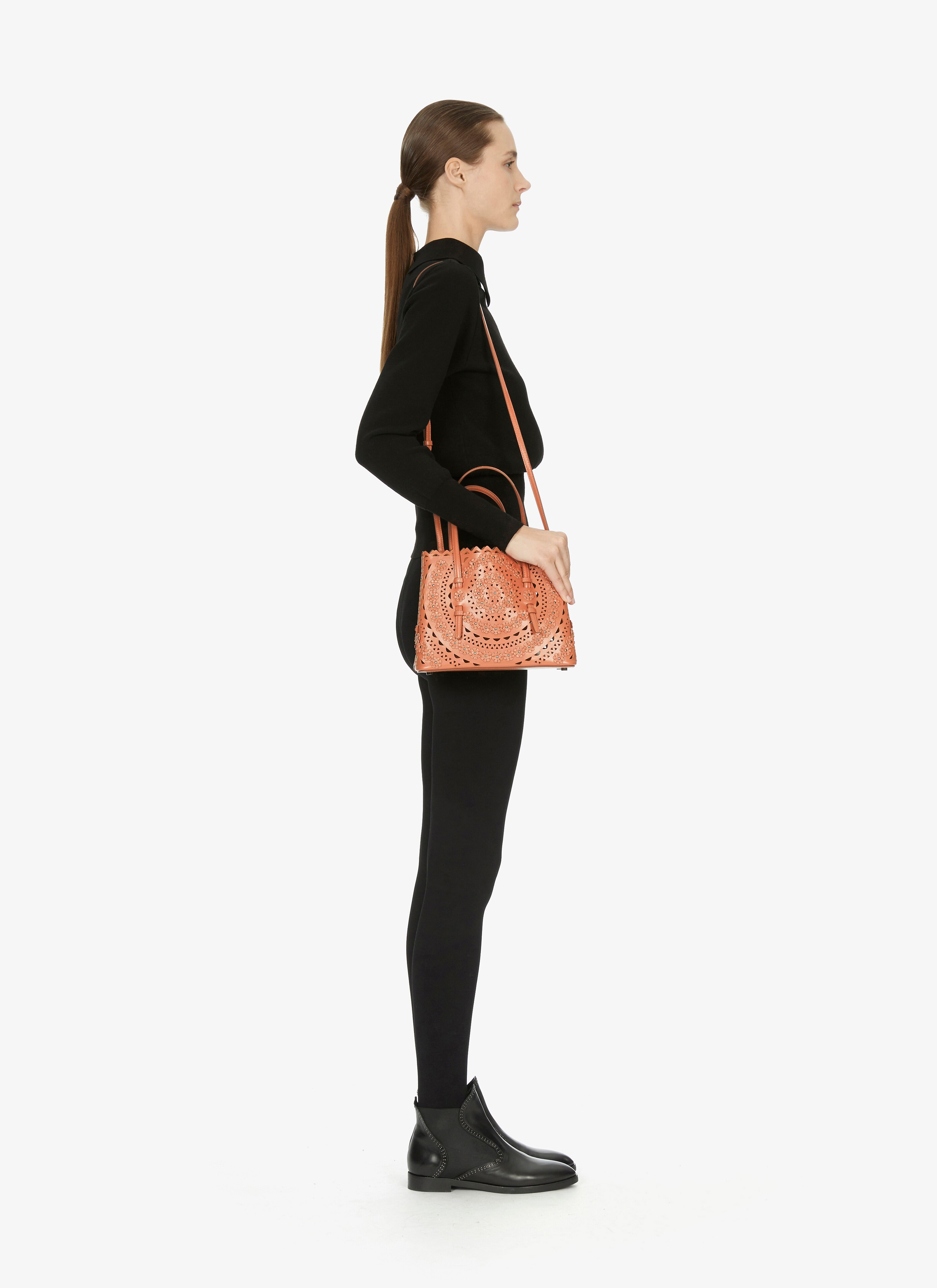 ALAÏA BEIGE MINA 25 TOTE BAG