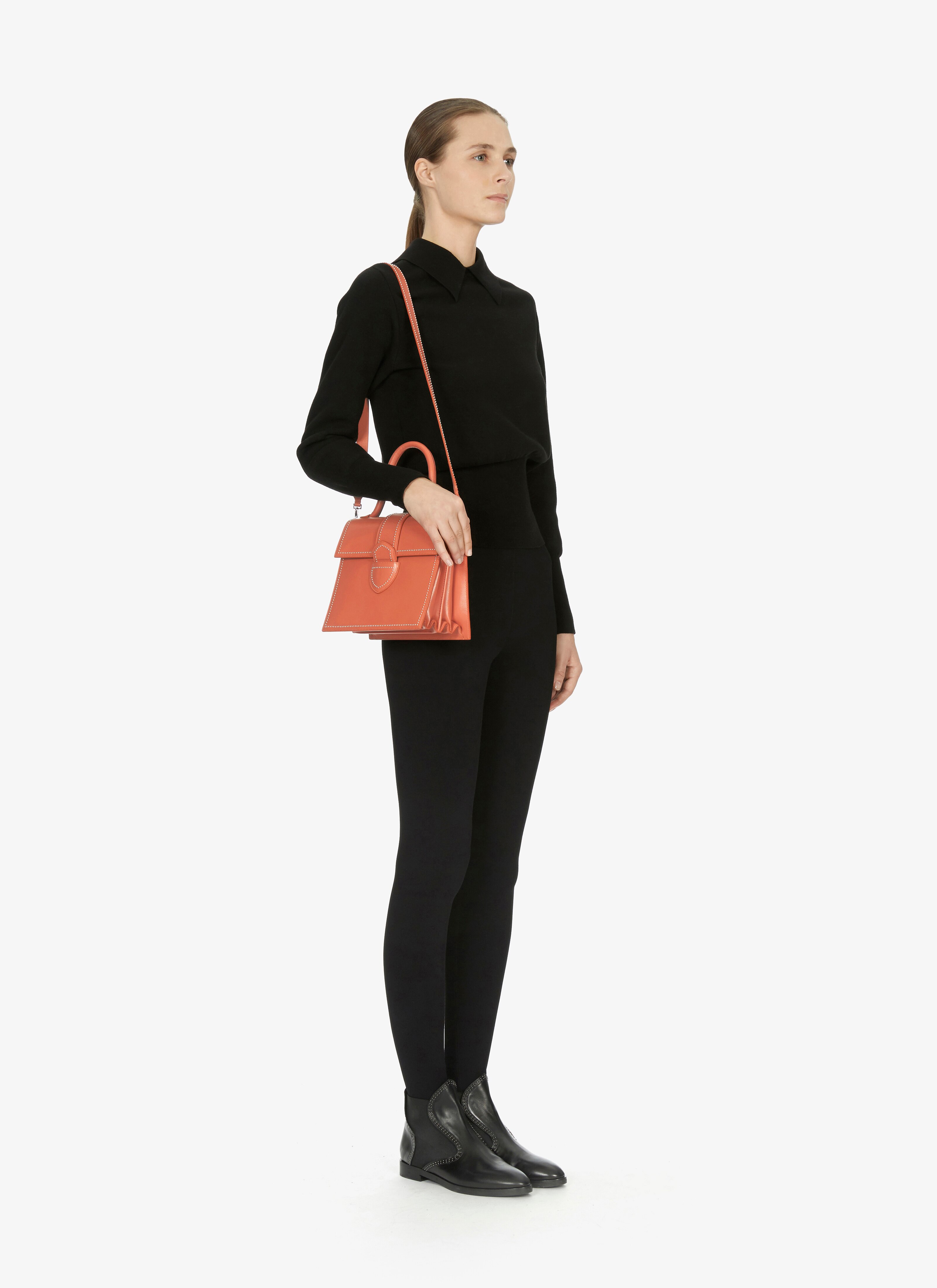 ALAÏA AUTUMN LEONIE 19 HANDBAG