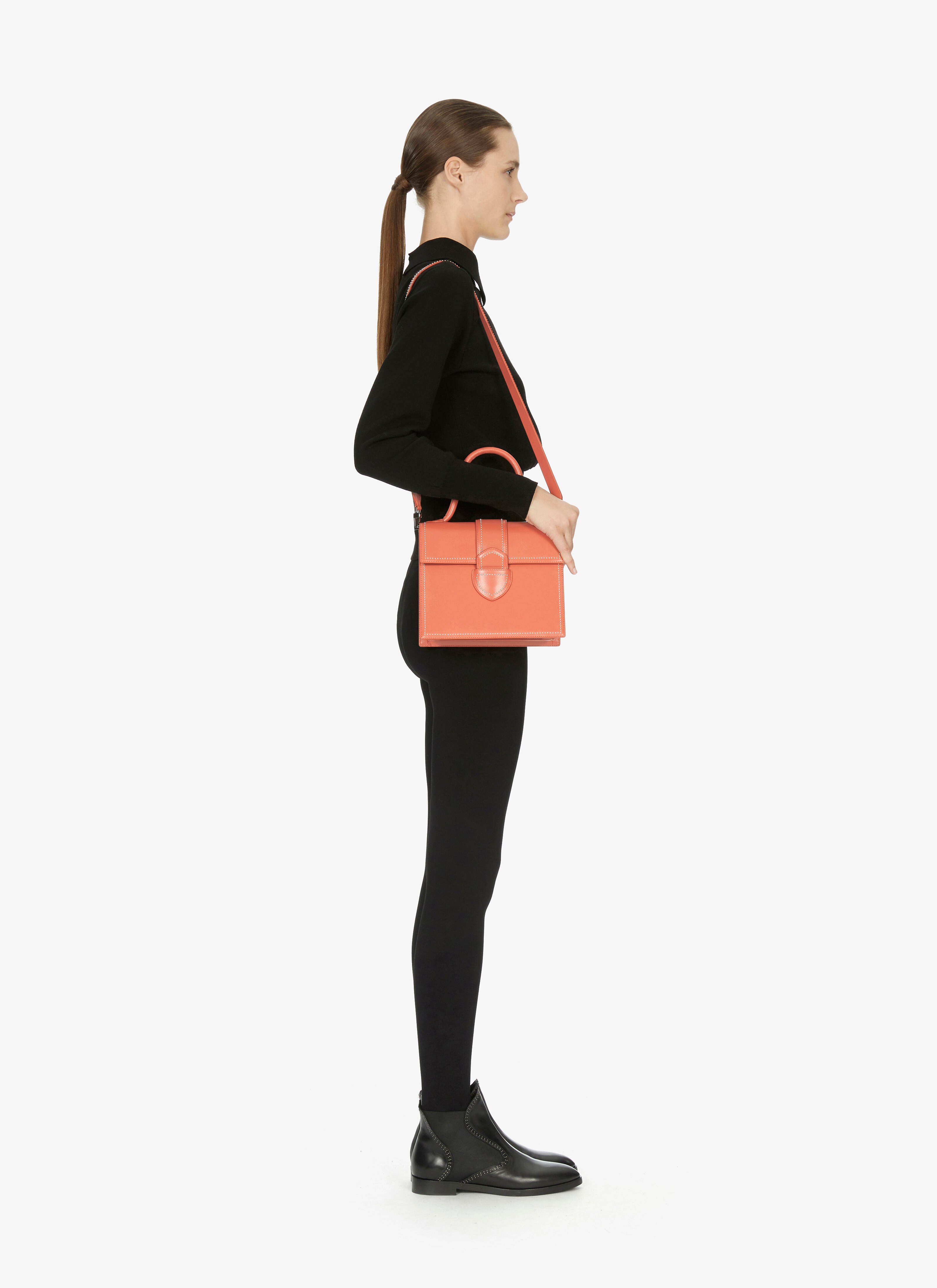 ALAÏA AUTUMN LEONIE 19 HANDBAG