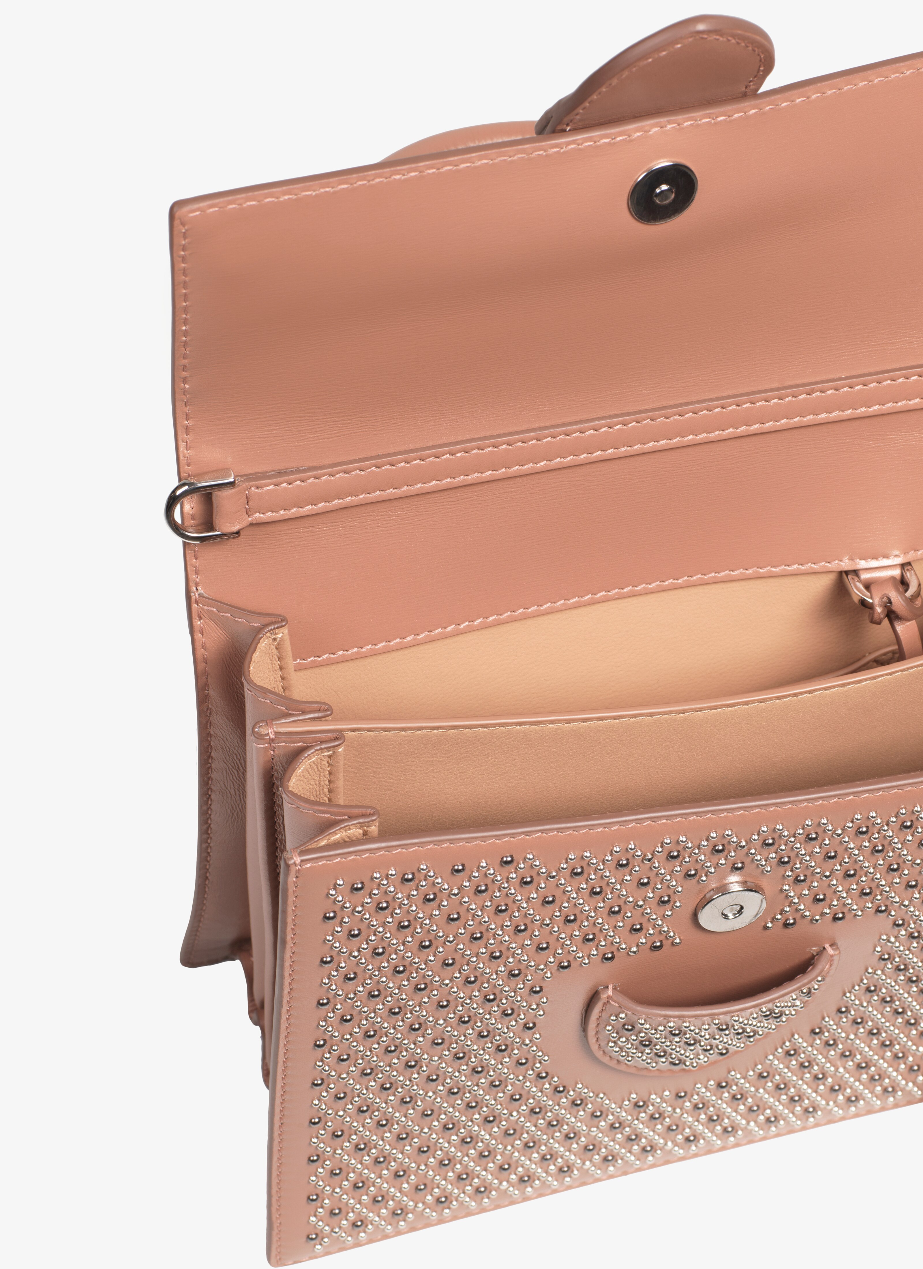 Leonie 19 Handbag
Leonie 19 Handbag
- maison-alaia.com