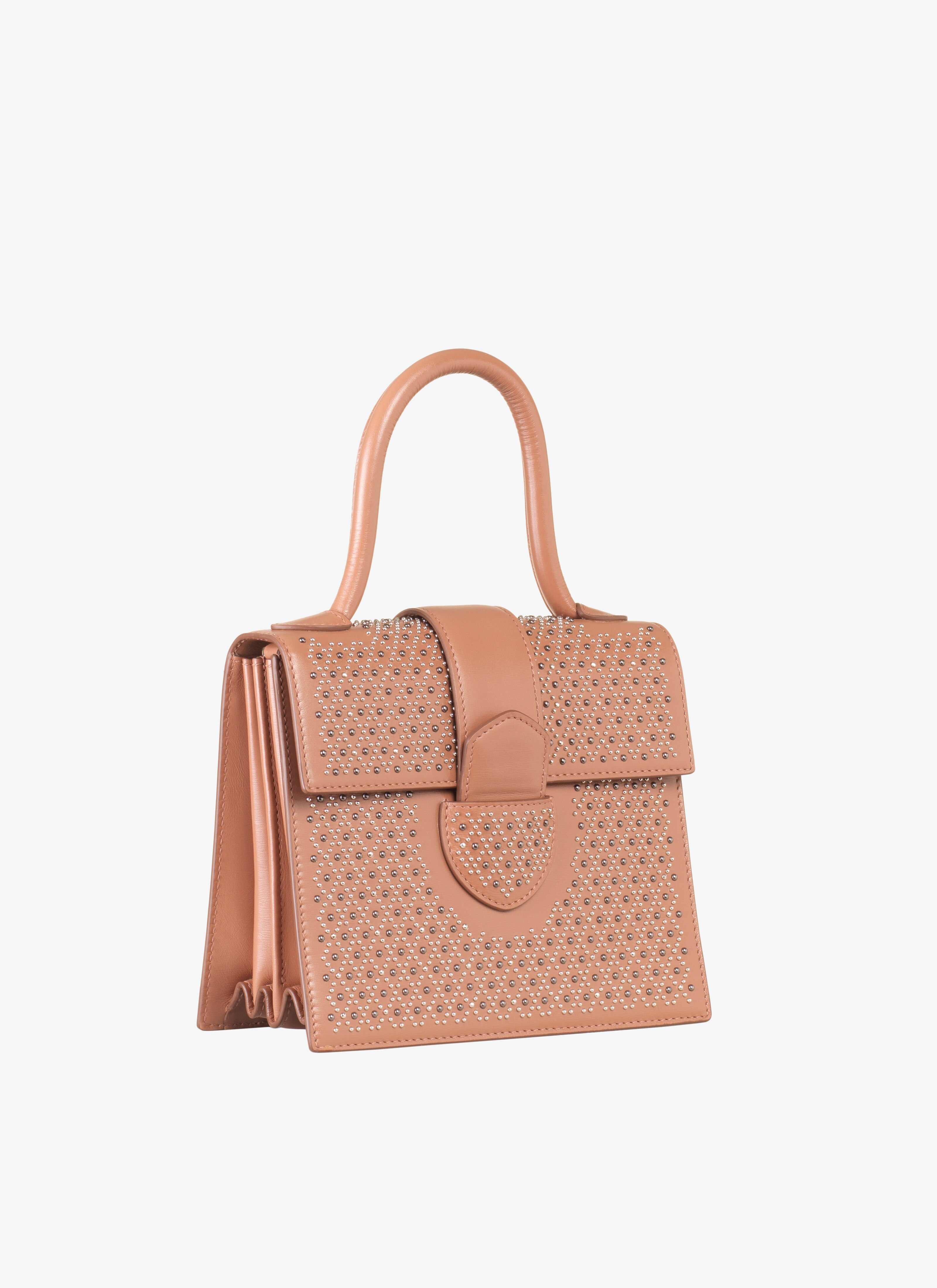 Leonie 19 Handbag
Leonie 19 Handbag
- maison-alaia.com