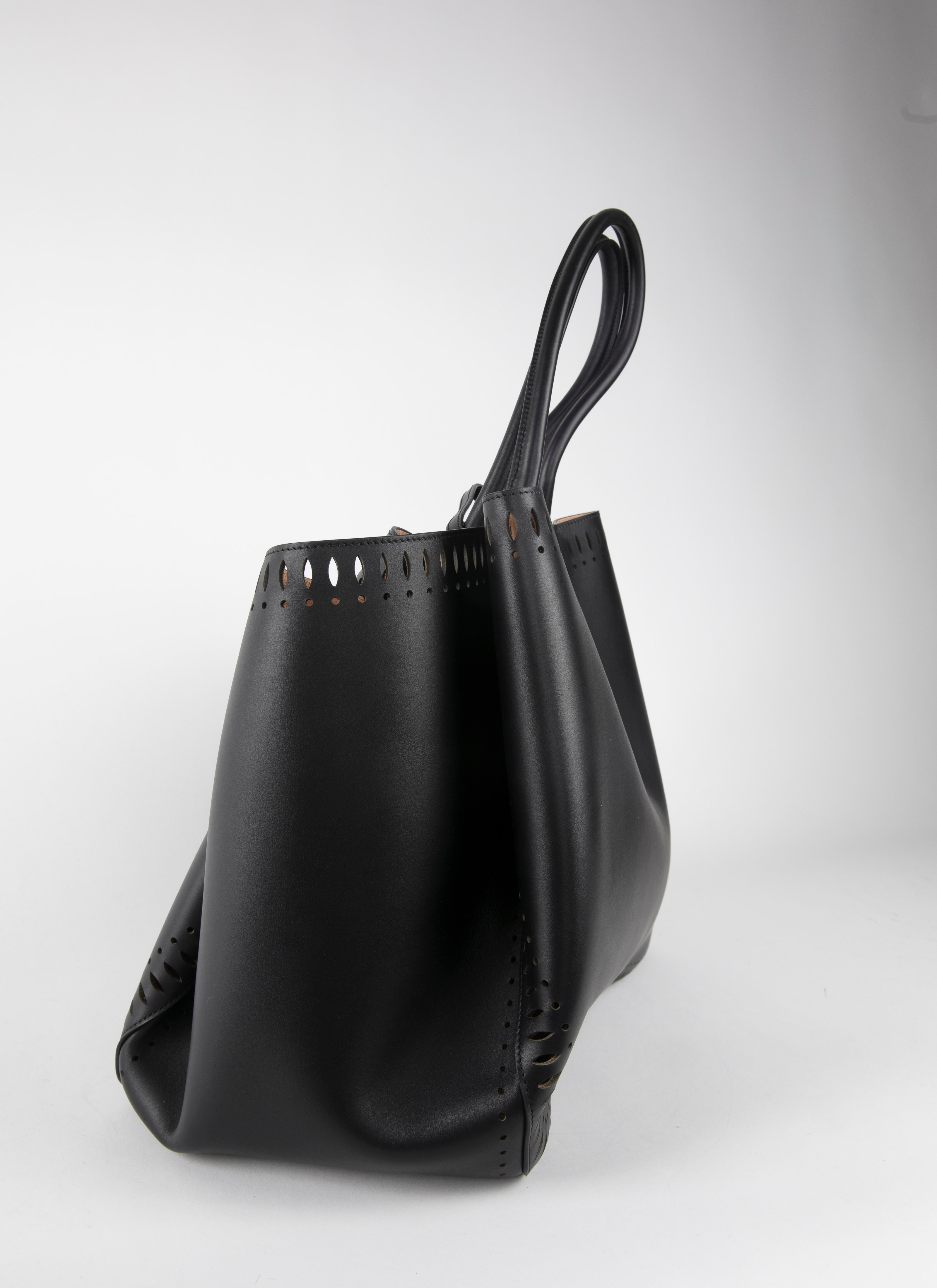 ALAÏA BLACK HANDBAGS
