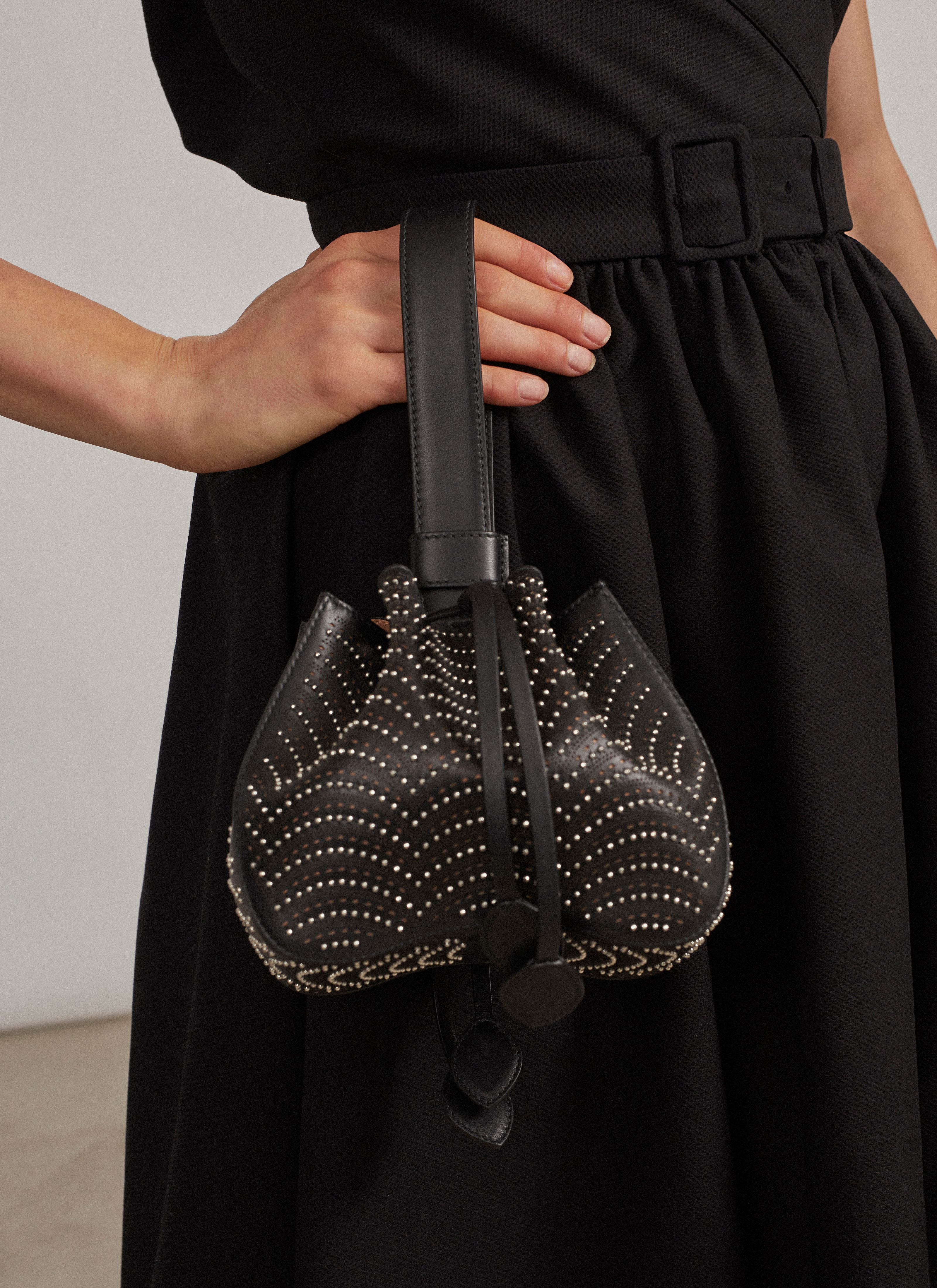 ALAÏA BLACK ROSE MARIE 16 BAG