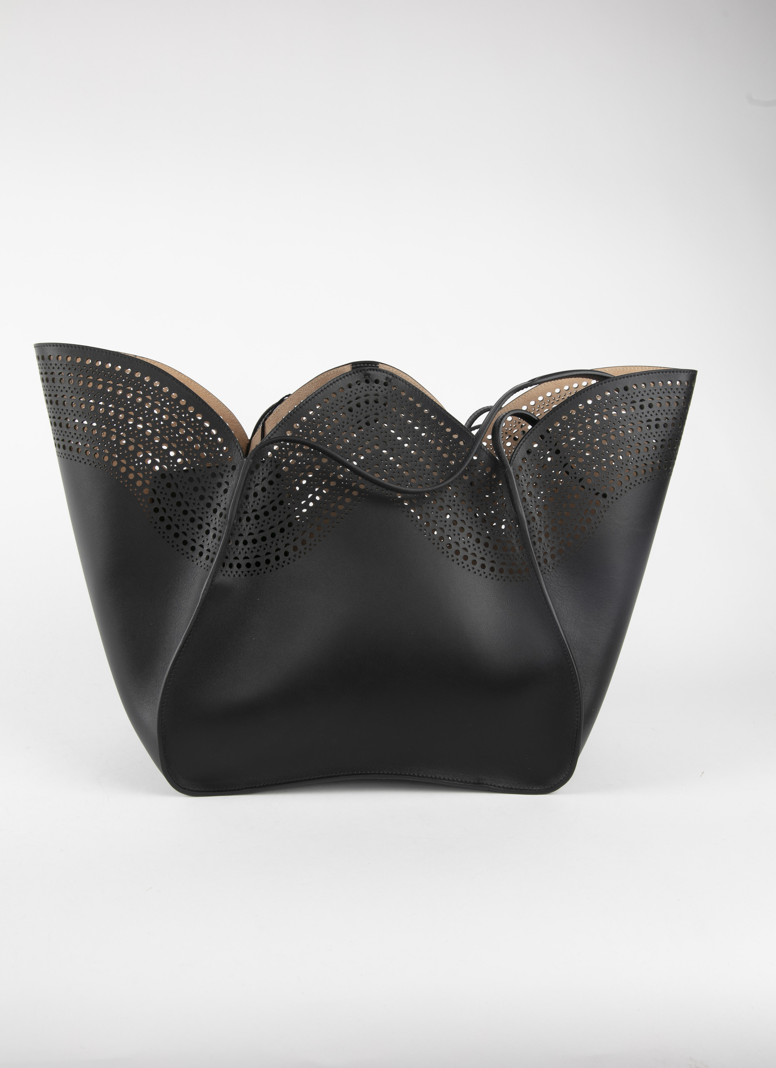 ALAÏA BLACK HANDBAGS