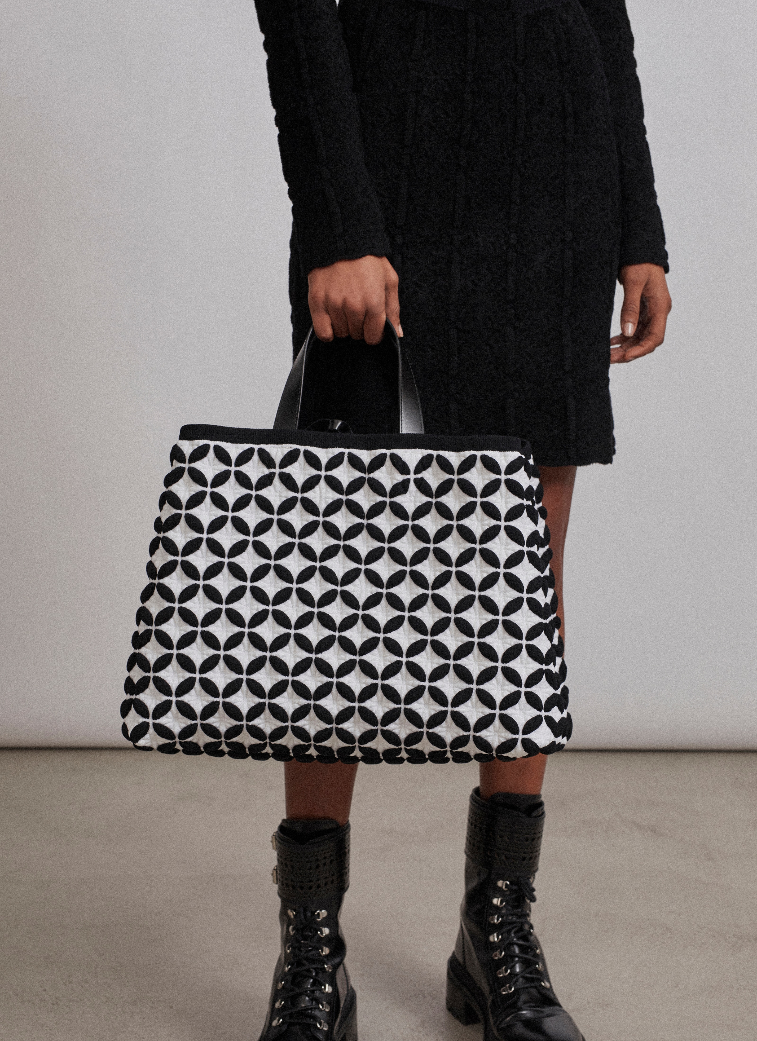 ALAÏA SAC CABAS EN MAILLE NOIR/BLANC