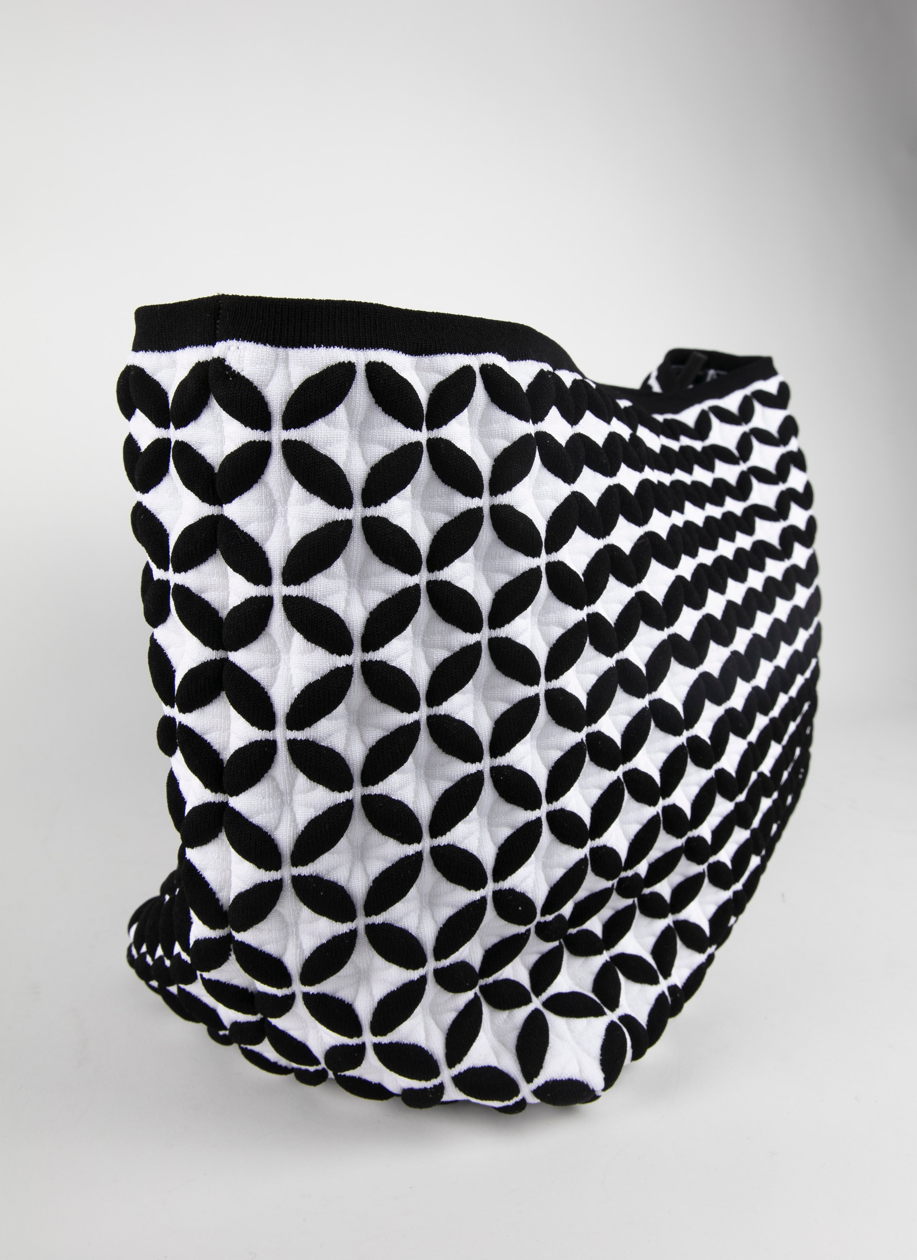 ALAÏA SAC CABAS EN MAILLE NOIR/BLANC