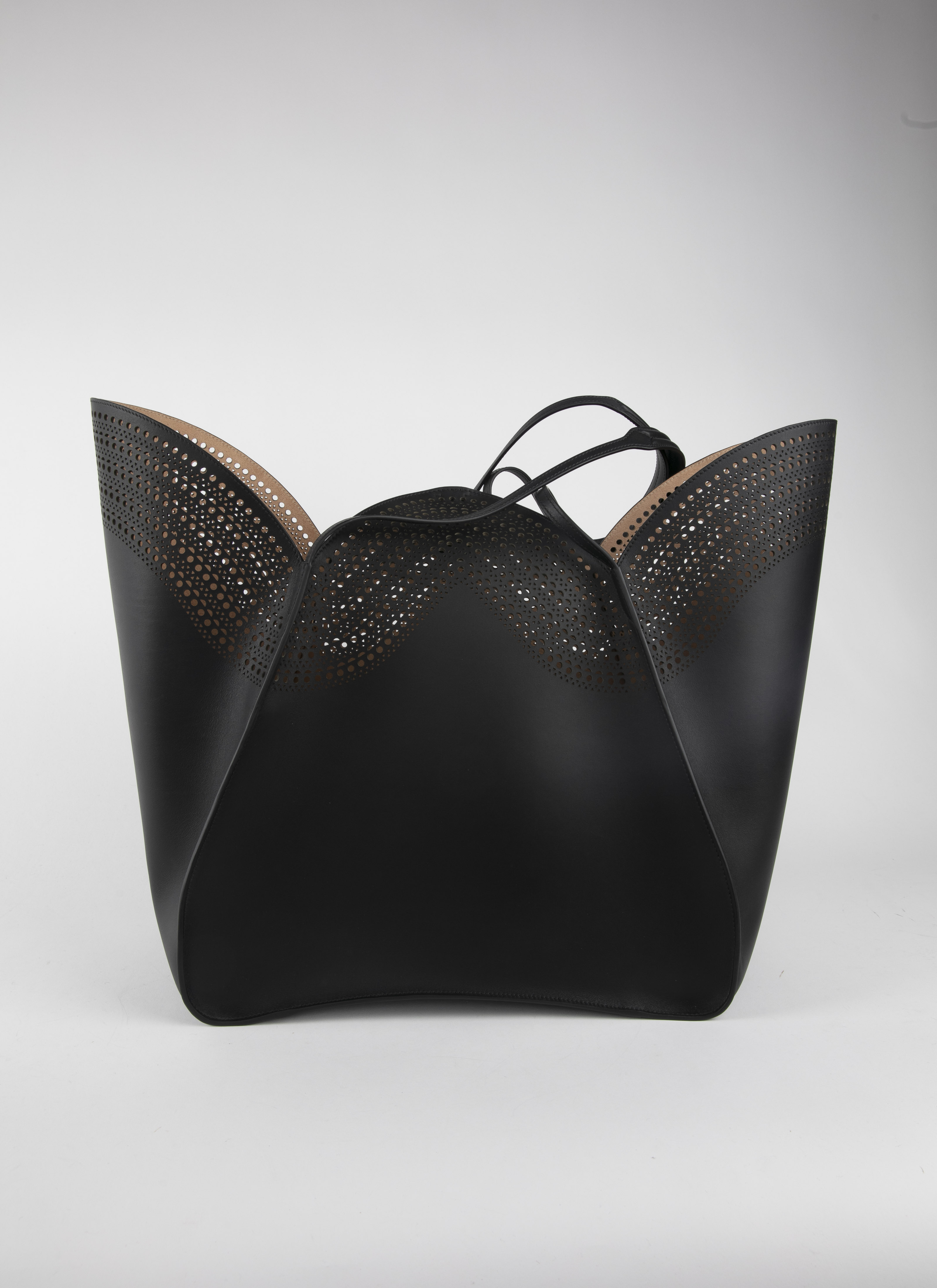ALAÏA BLACK HANDBAGS