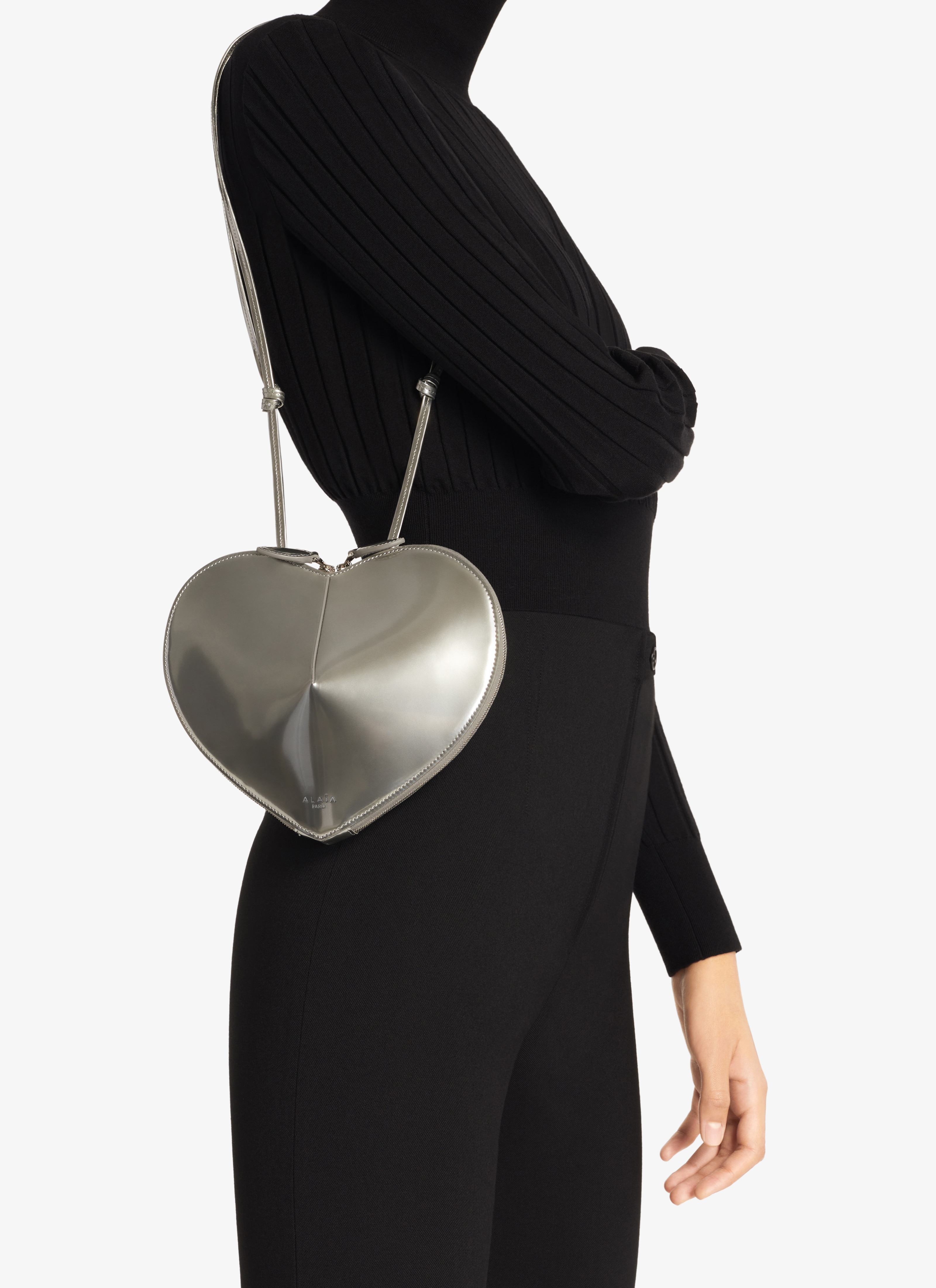 Le Cœur bag in lux calfskin - maison-alaia.com